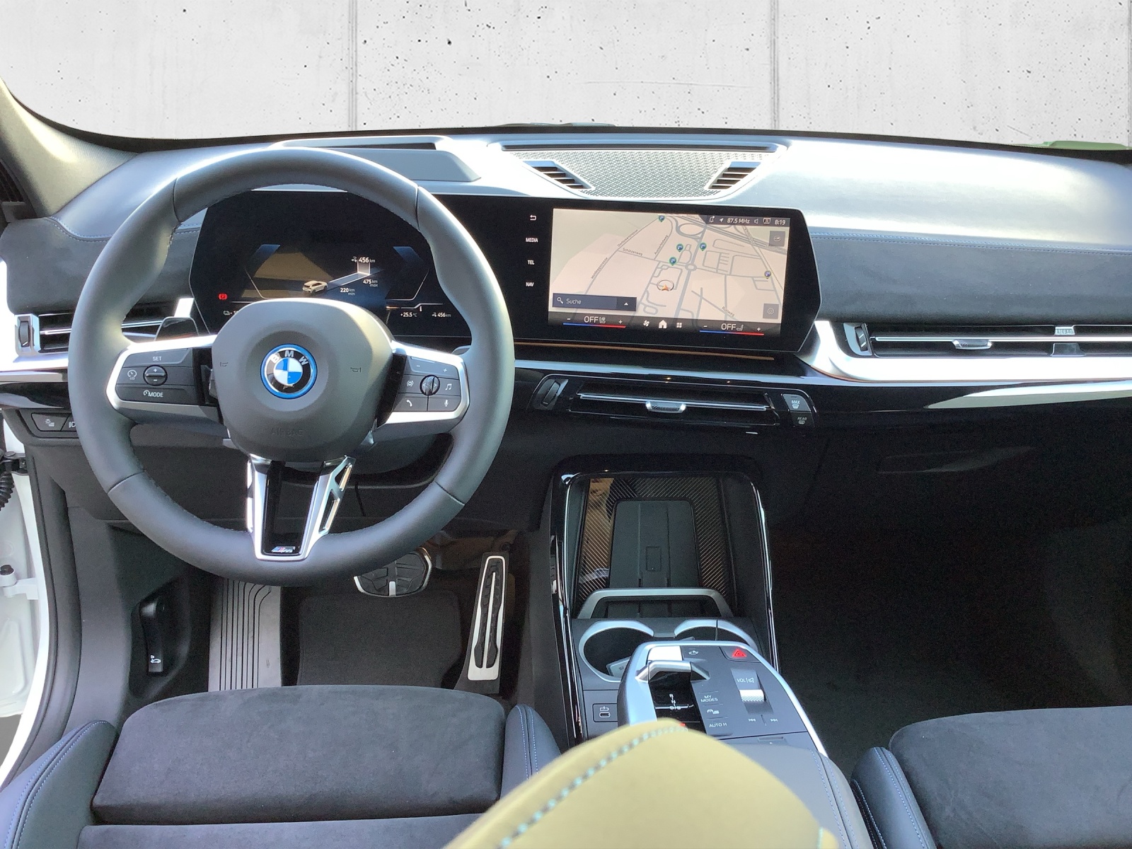BMW iX1 eDrive 20 Ed. M Sport-image-12