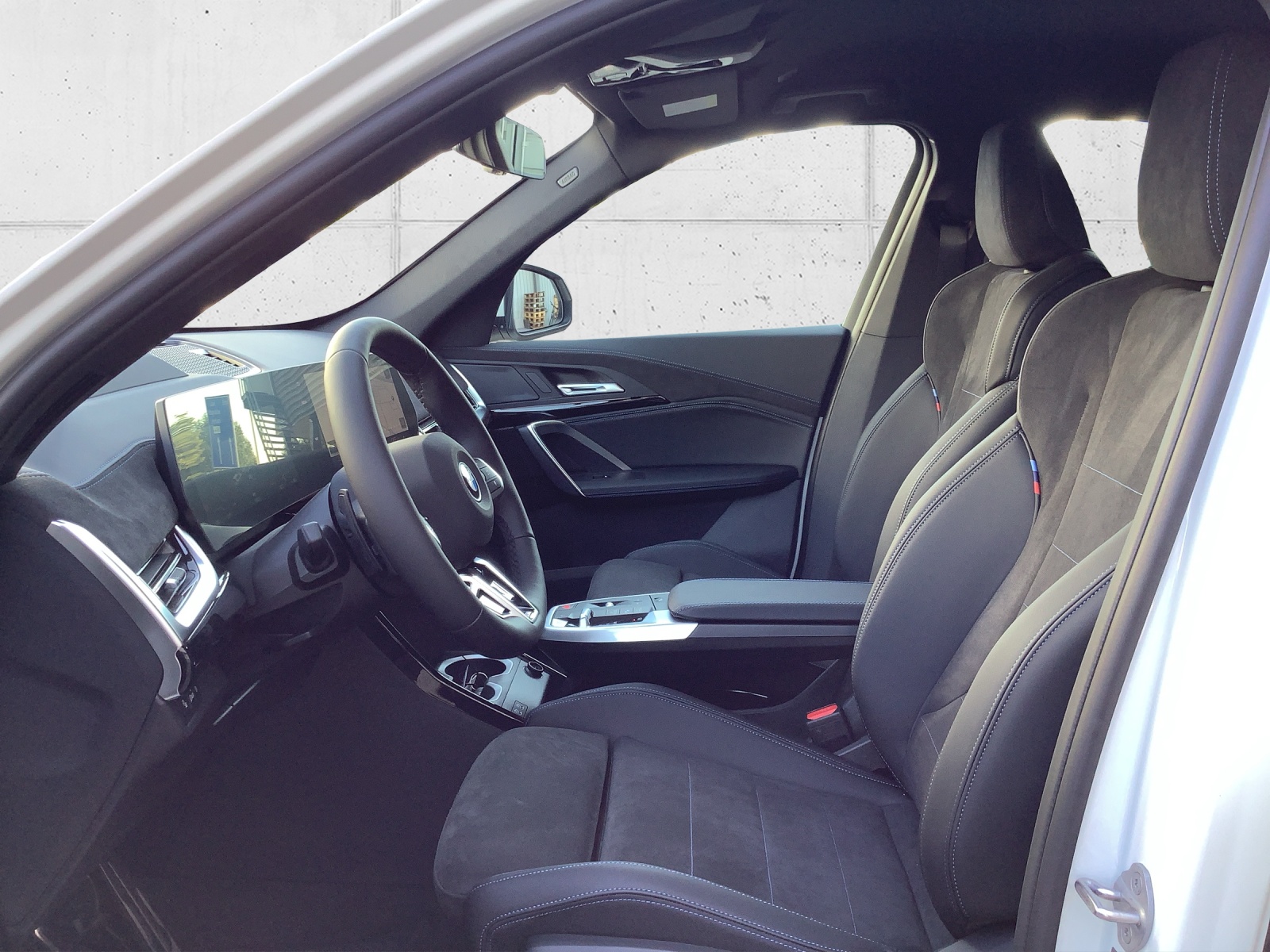 BMW iX1 eDrive 20 Ed. M Sport-image-11