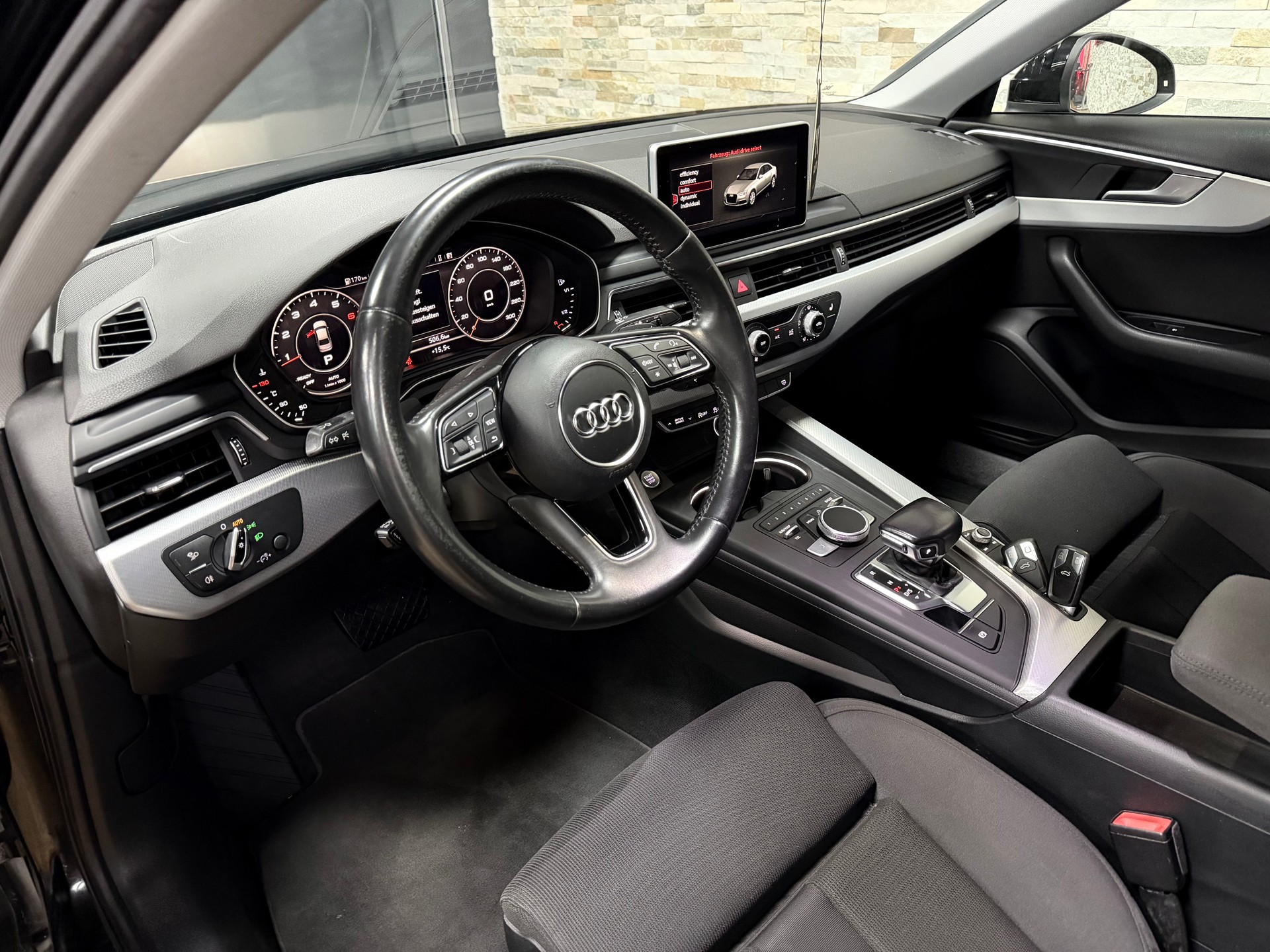AUDI A4 Limousine 2.0 TFSI Sport S-tronic-image-11