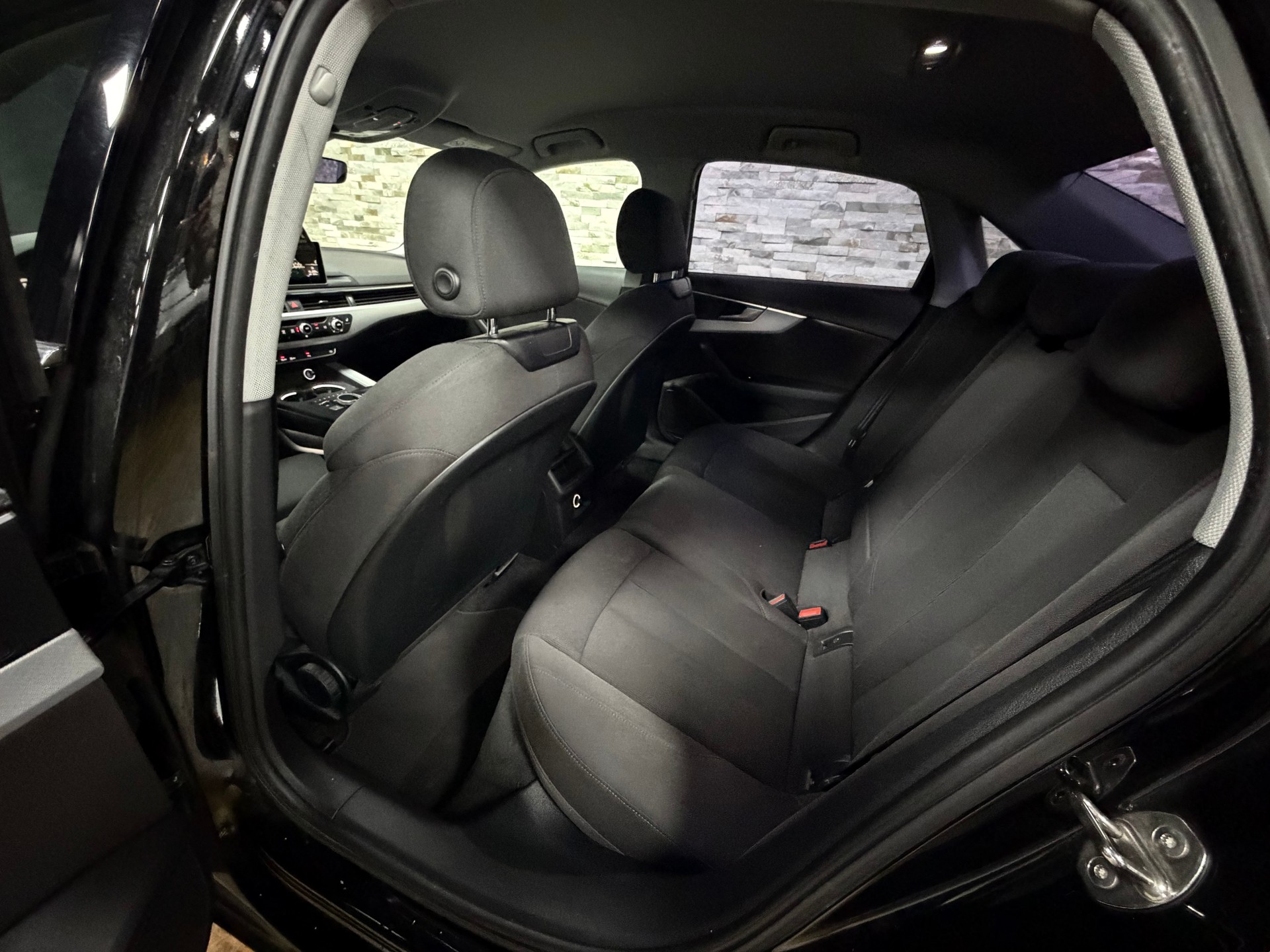 AUDI A4 Limousine 2.0 TFSI Sport S-tronic-image-21