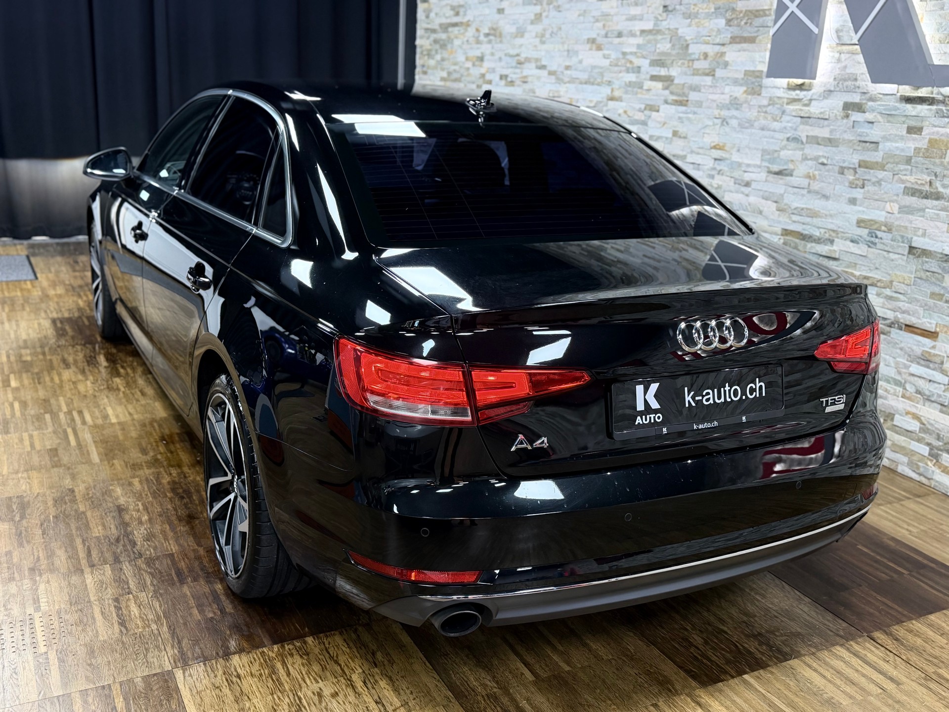 AUDI A4 Limousine 2.0 TFSI Sport S-tronic-image-2