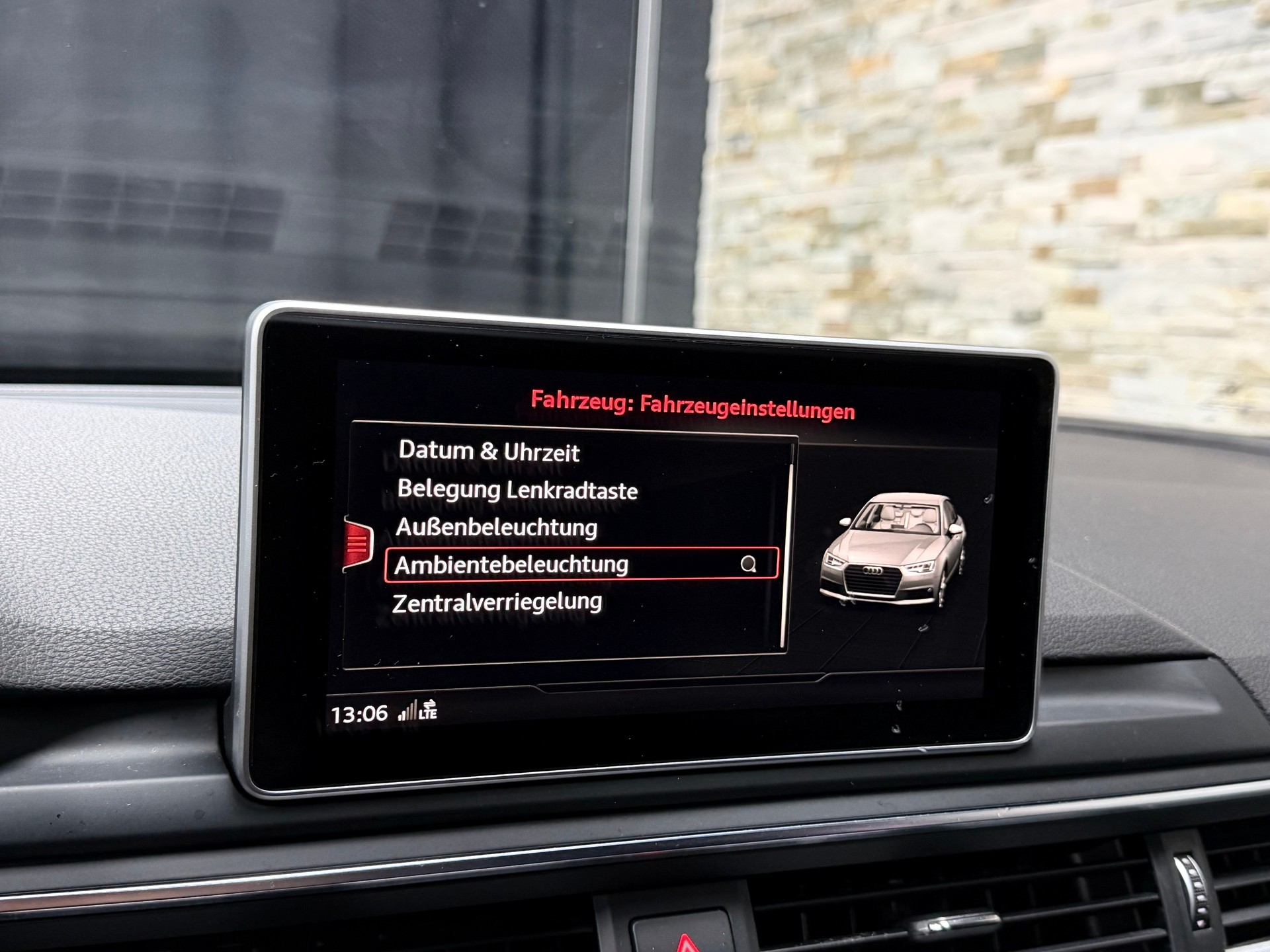 AUDI A4 Limousine 2.0 TFSI Sport S-tronic-image-18