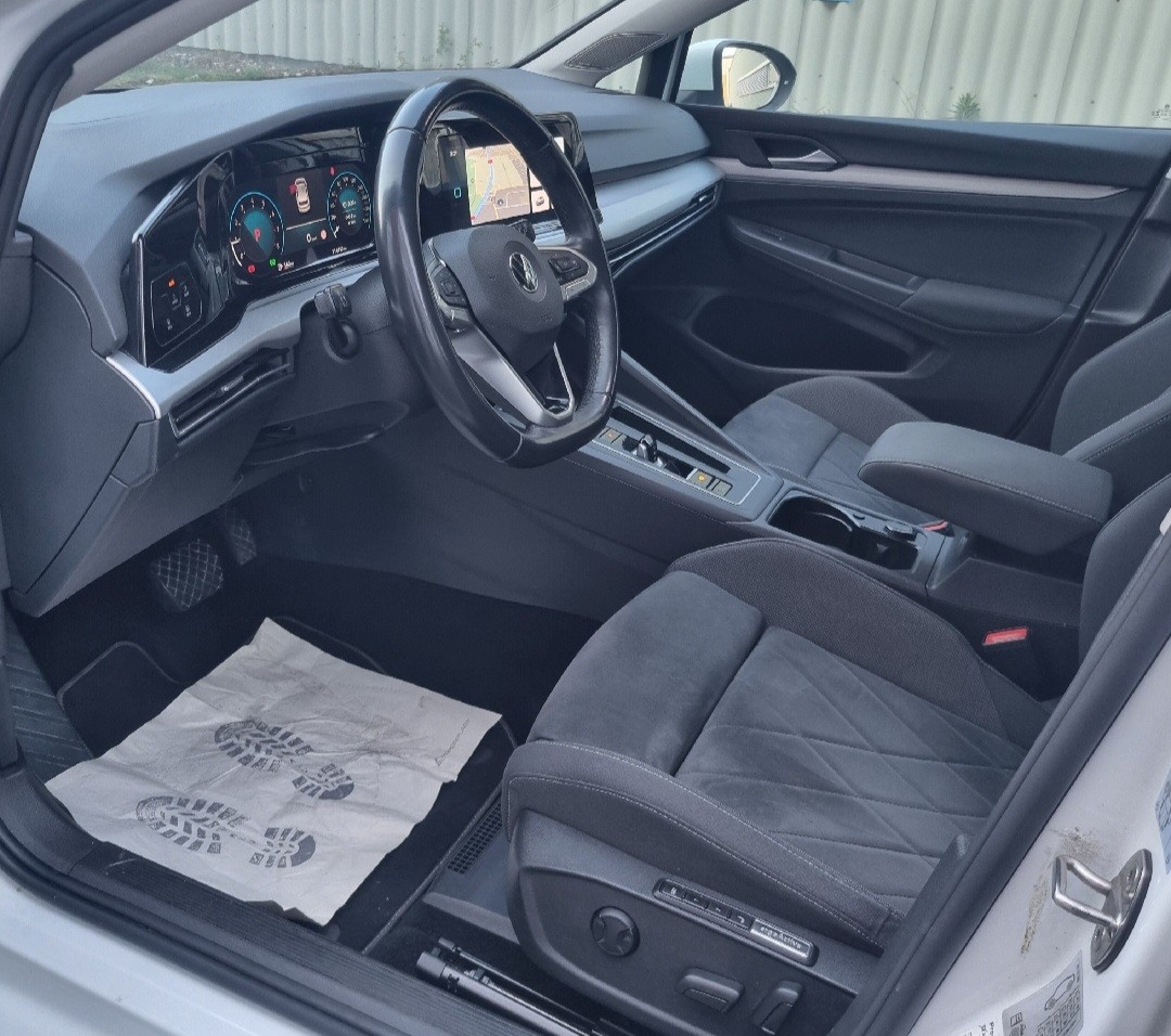 VW Golf 1.0 eTSI mHEV Highline 110 PS DSG-image-11