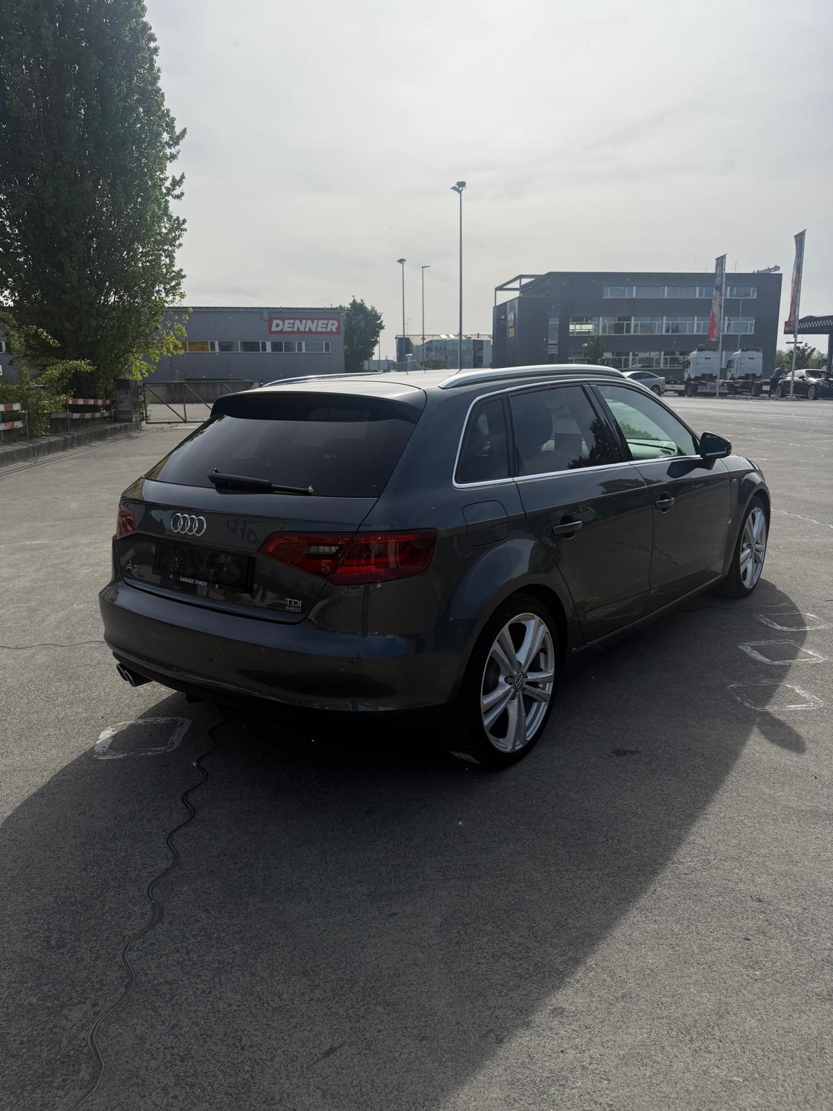 AUDI A3 Sportback 2.0 TDI Attraction quattro S-tronic-image-3