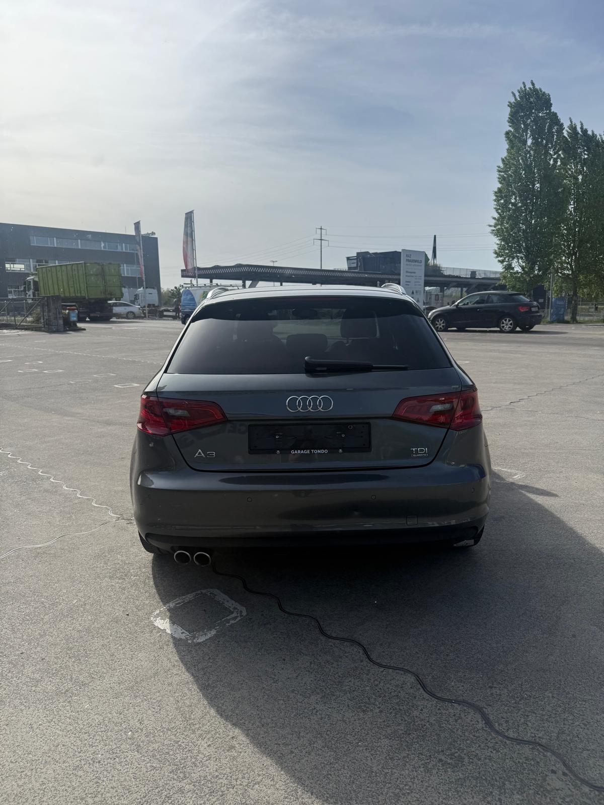 AUDI A3 Sportback 2.0 TDI Attraction quattro S-tronic-image-4