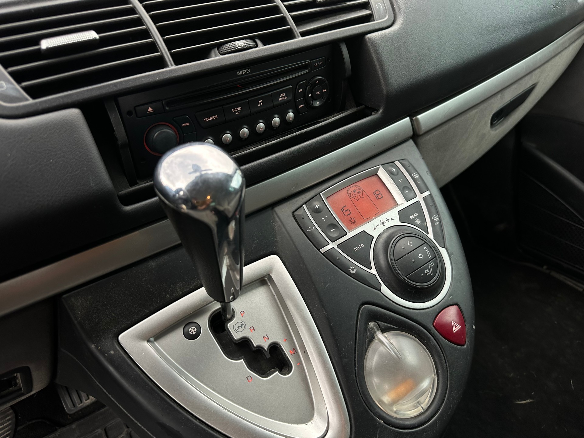 PEUGEOT 807 2.0 16V Dynamic-image-11