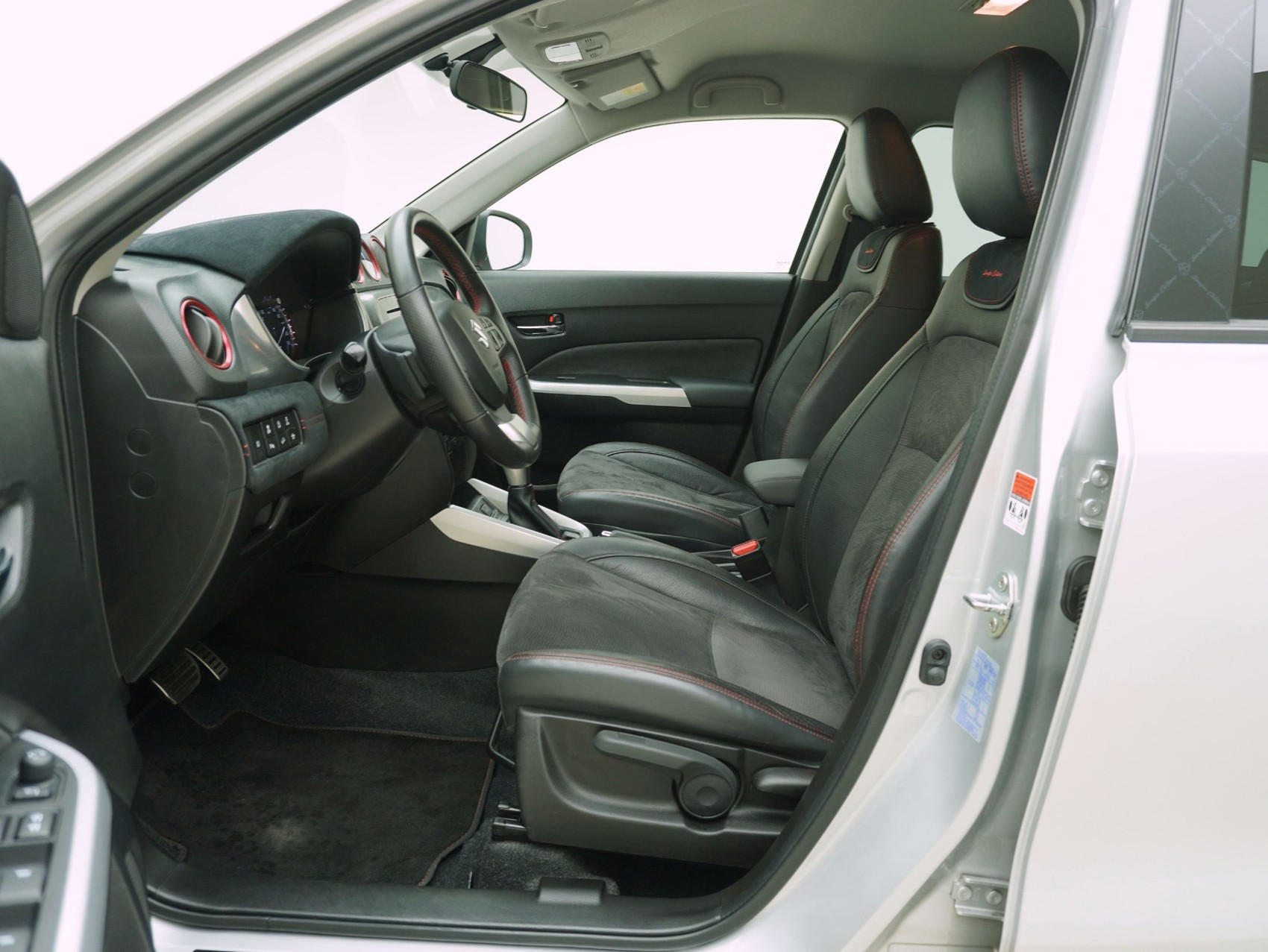 SUZUKI Vitara 1.4 T Sergio Cellano Top 4x4-image-8