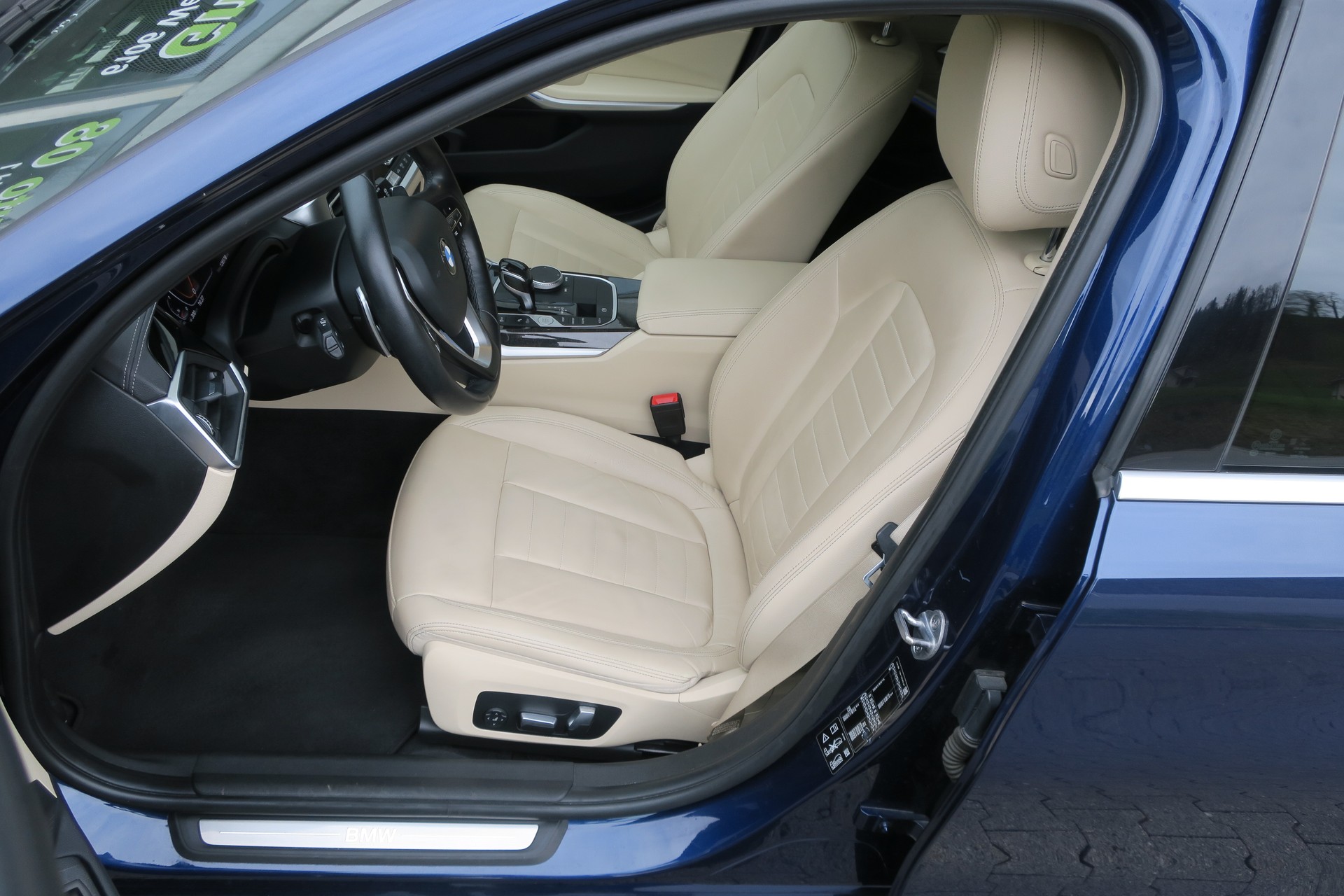 BMW 330d xDrive 4x4 8-Gang Automat-image-3