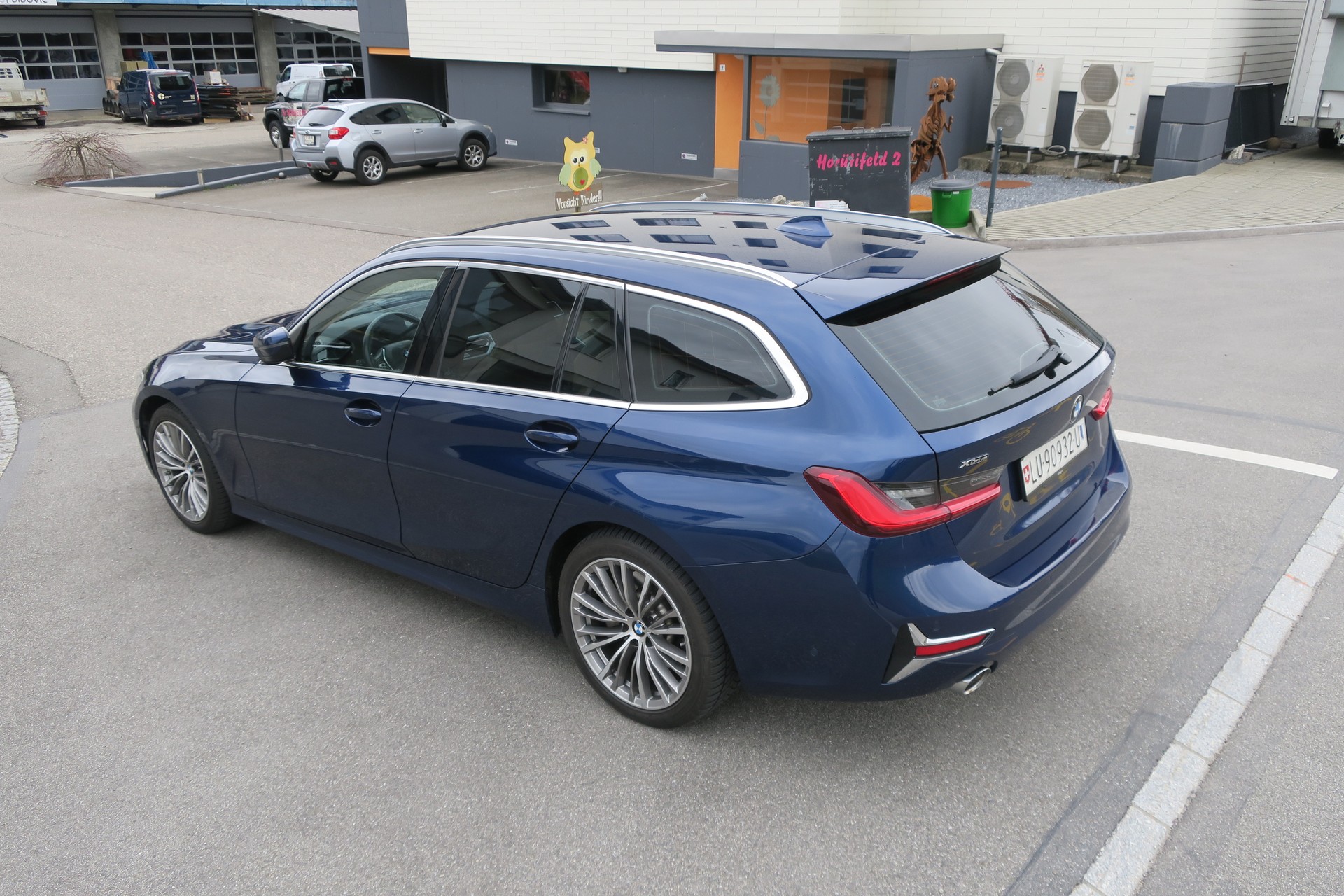 BMW 330d xDrive 4x4 8-Gang Automat-image-1