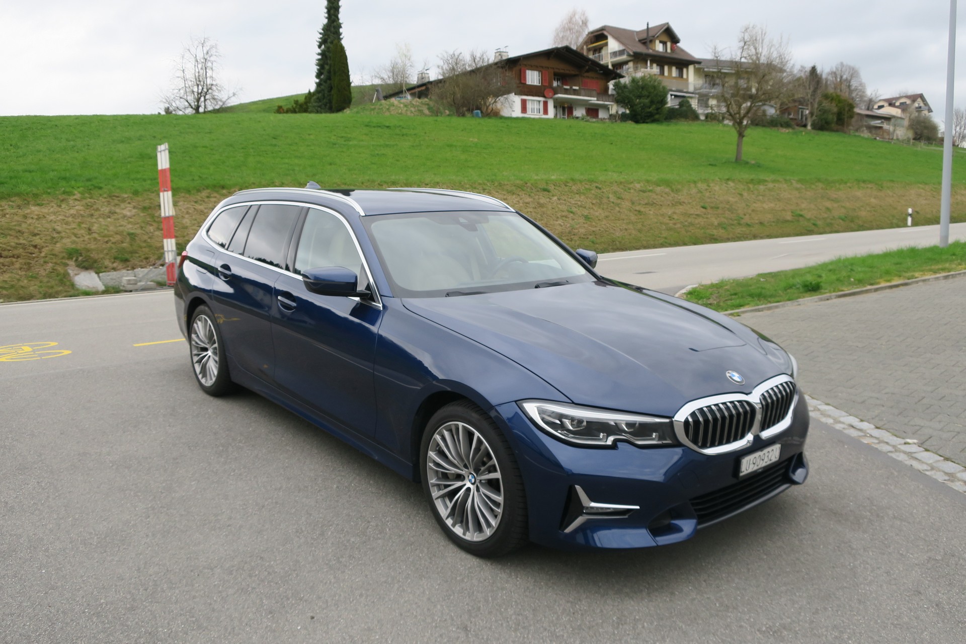 BMW 330d xDrive 4x4 8-Gang Automat-image-0