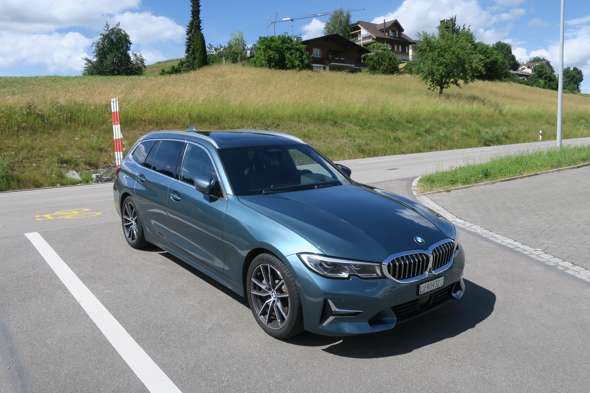 BMW 330d xDrive 4x4 8-Gang Automat 300PS-image-0