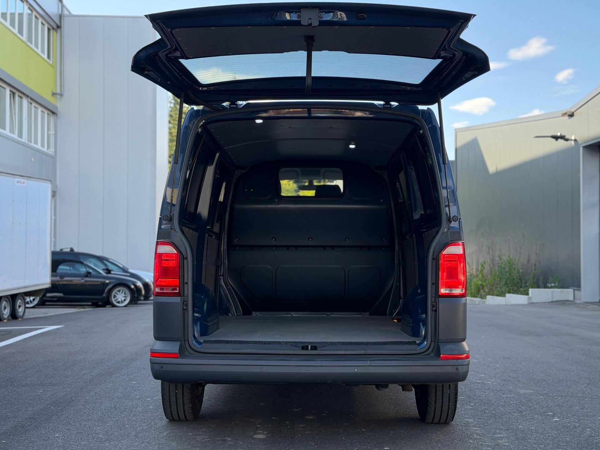 VW Transporter Champion-image-13