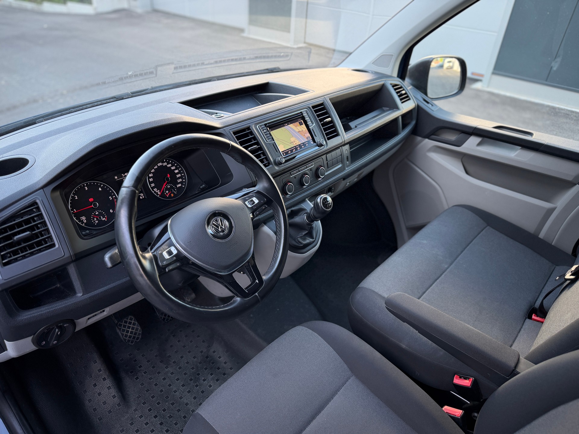 VW Transporter Champion-image-5