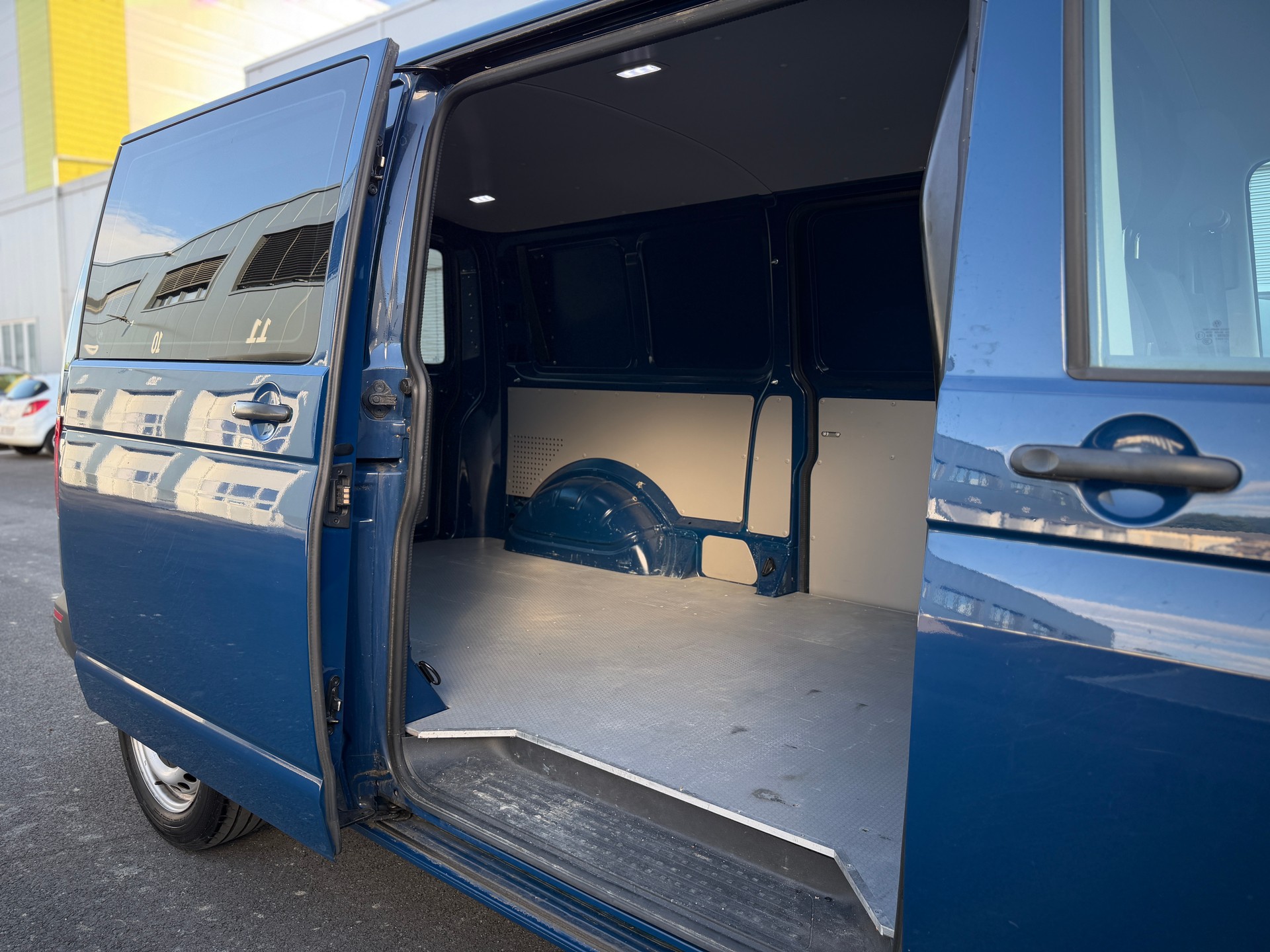 VW Transporter Champion-image-15
