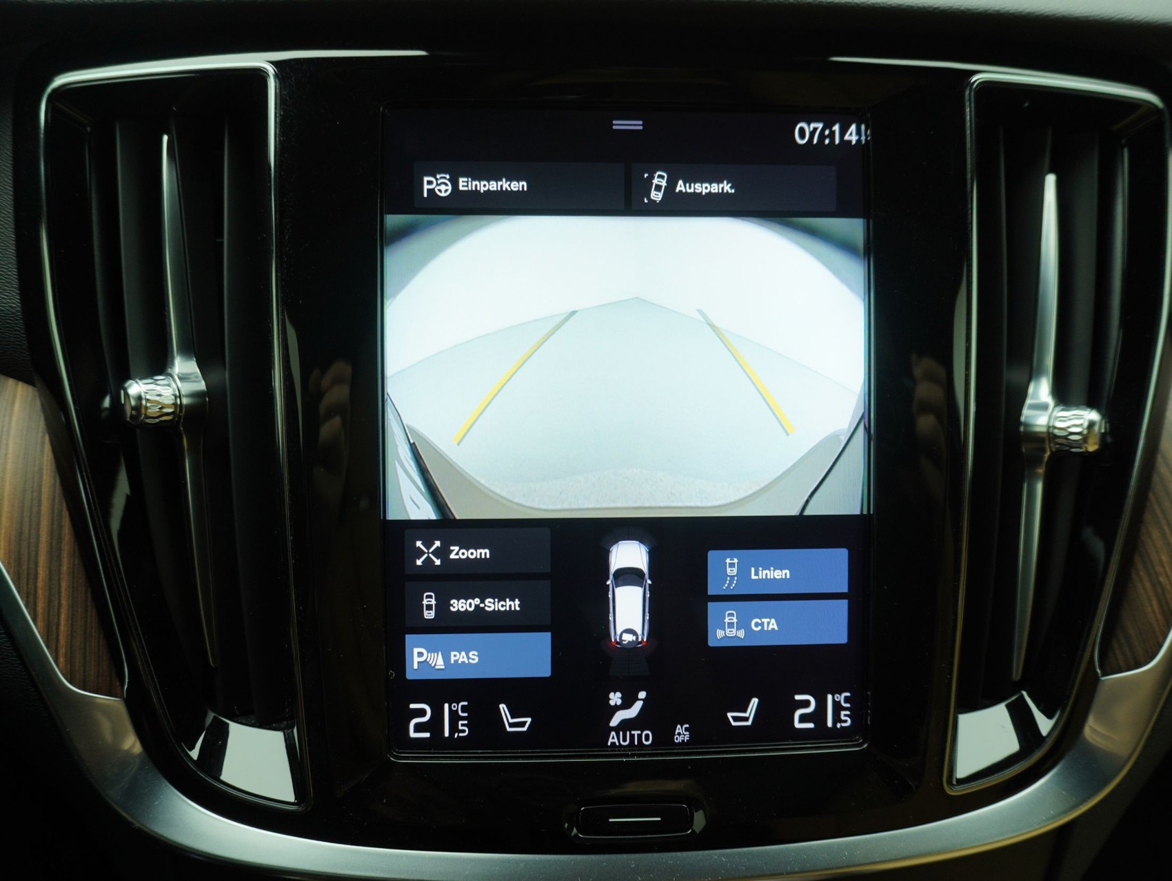 VOLVO V60 2.0 D4 Inscription-image-23
