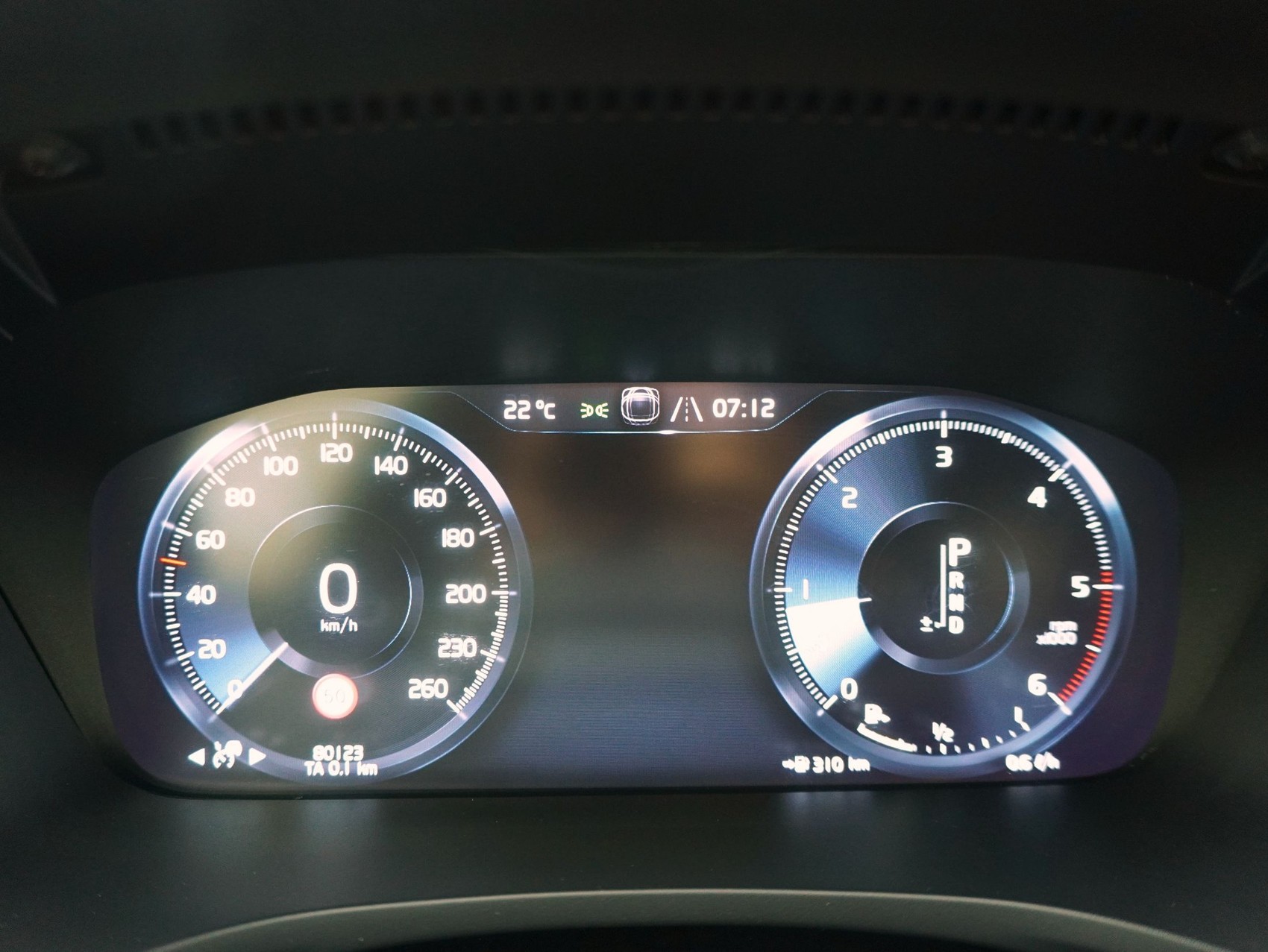 VOLVO V60 2.0 D4 Inscription-image-15