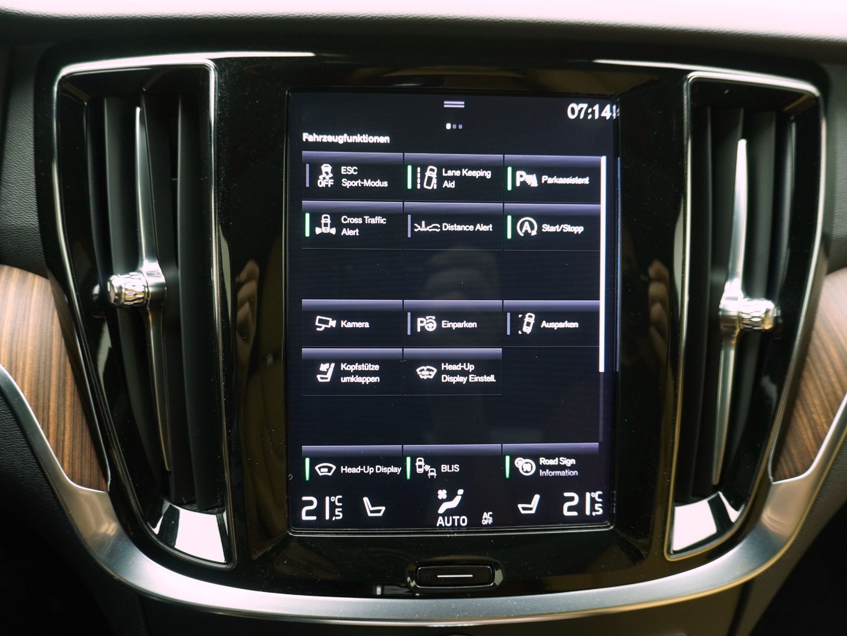 VOLVO V60 2.0 D4 Inscription-image-19