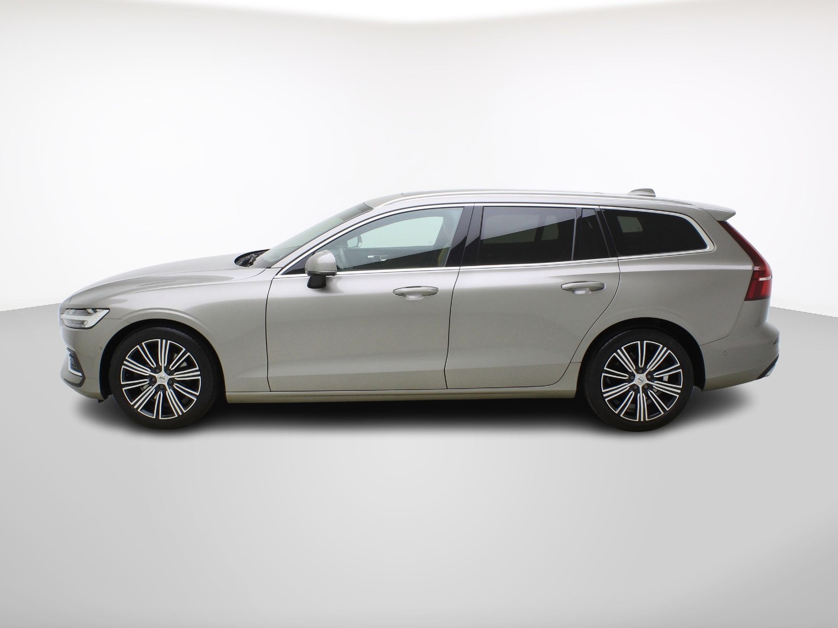 VOLVO V60 2.0 D4 Inscription-image-2