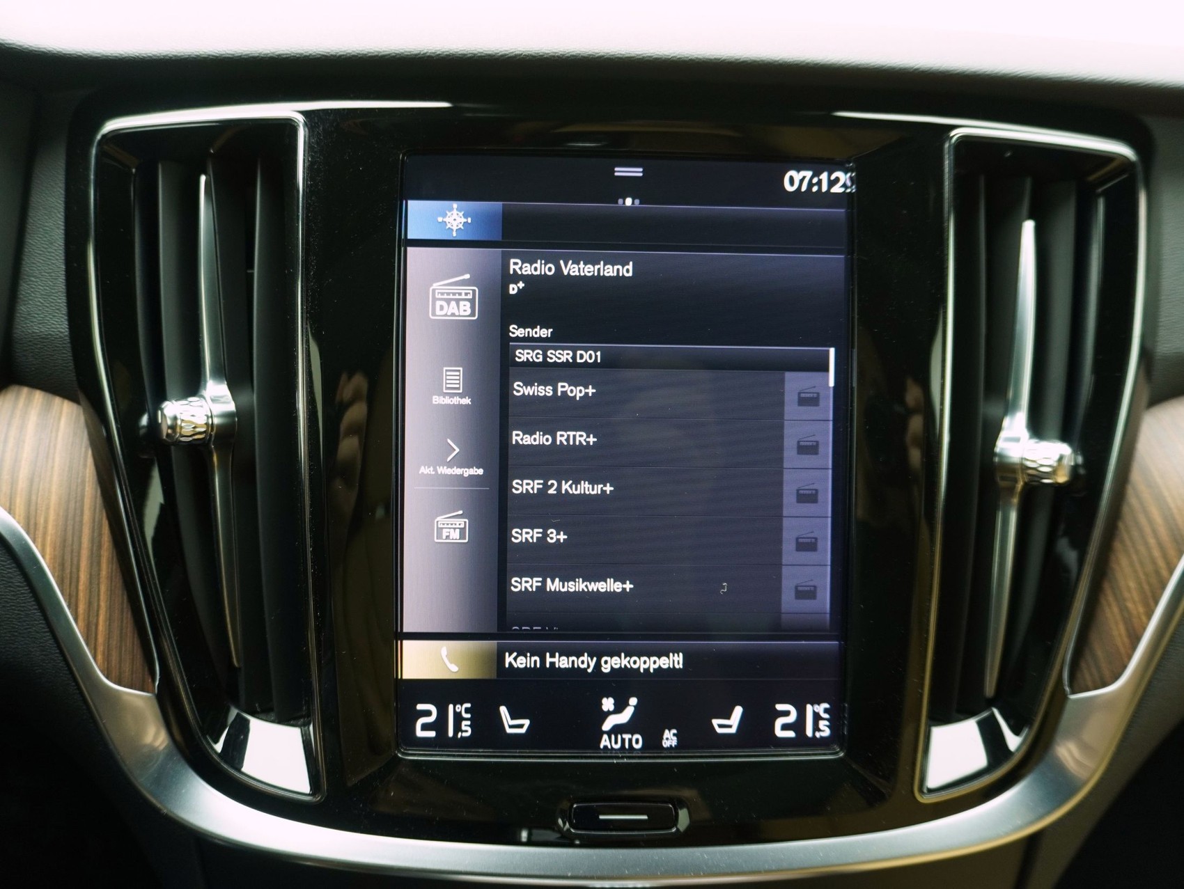 VOLVO V60 2.0 D4 Inscription-image-16