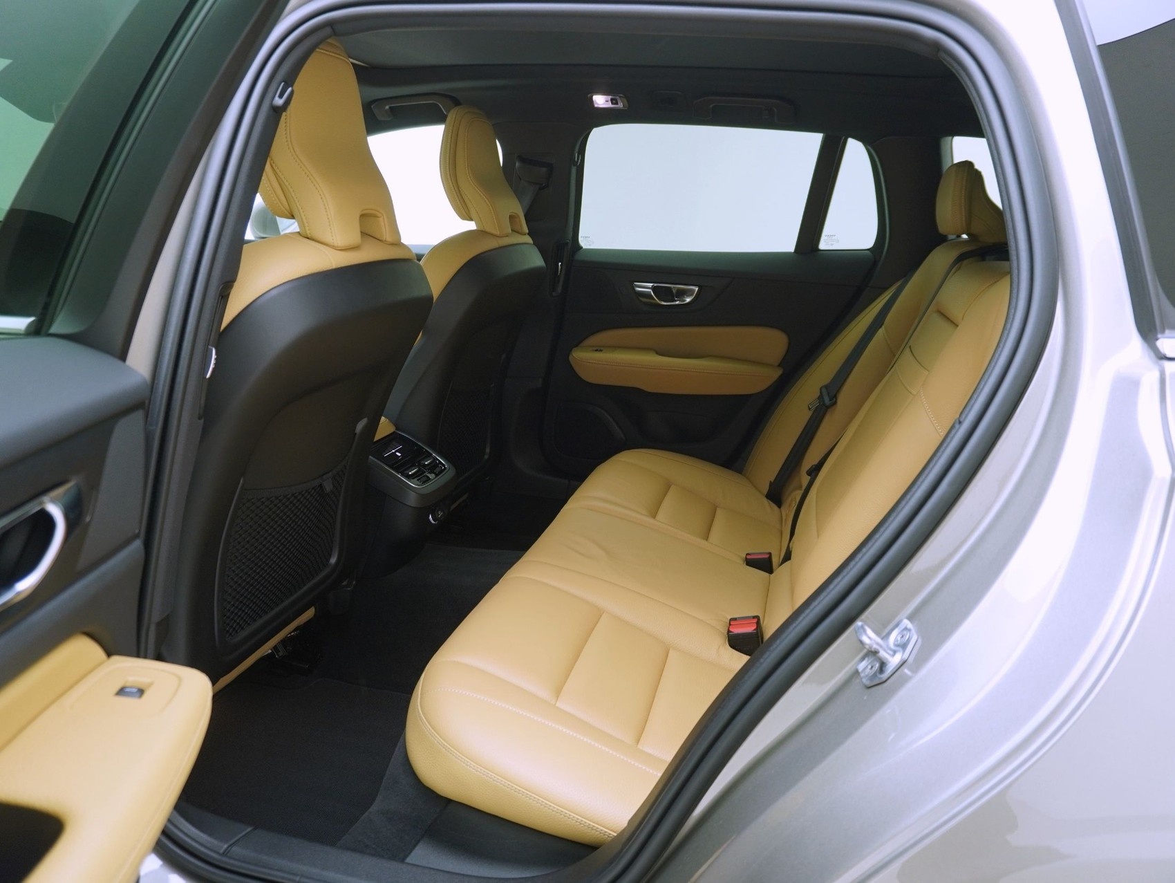 VOLVO V60 2.0 D4 Inscription-image-12