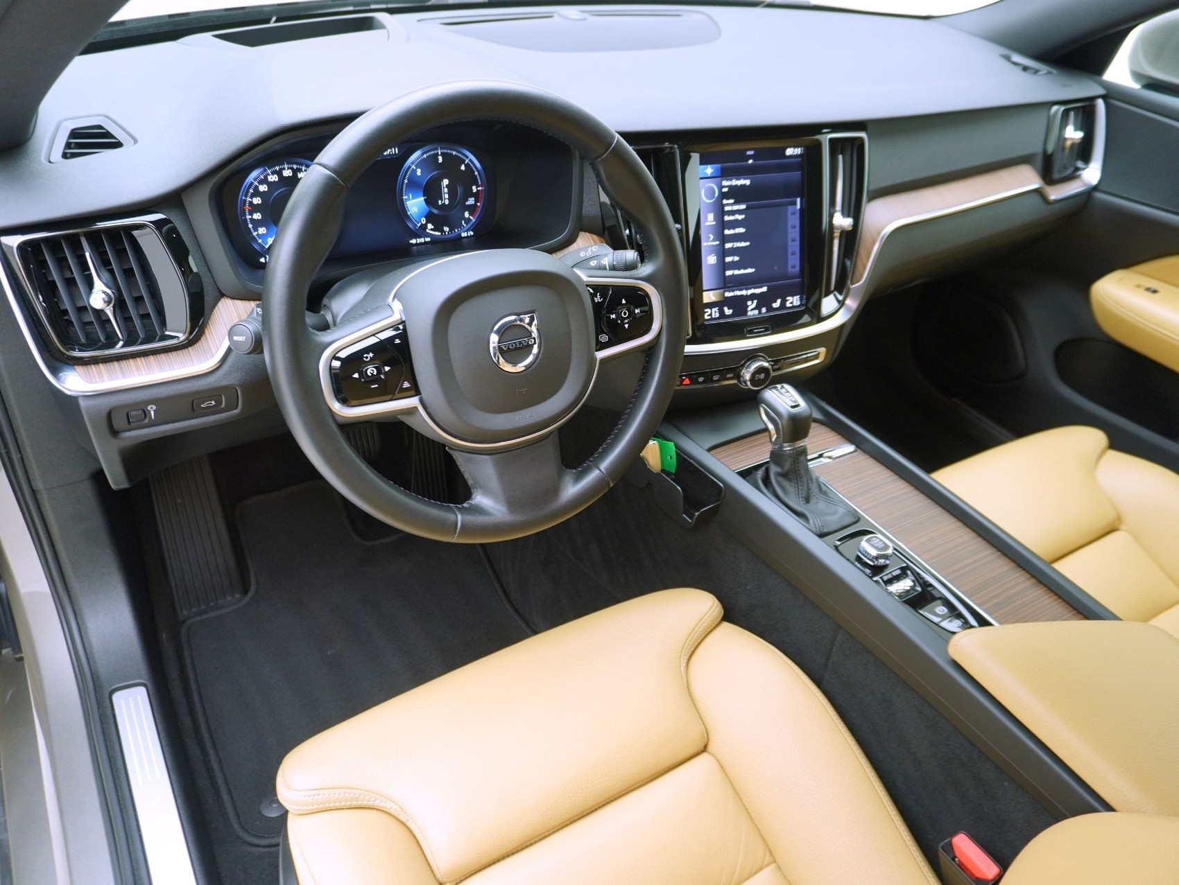 VOLVO V60 2.0 D4 Inscription-image-10