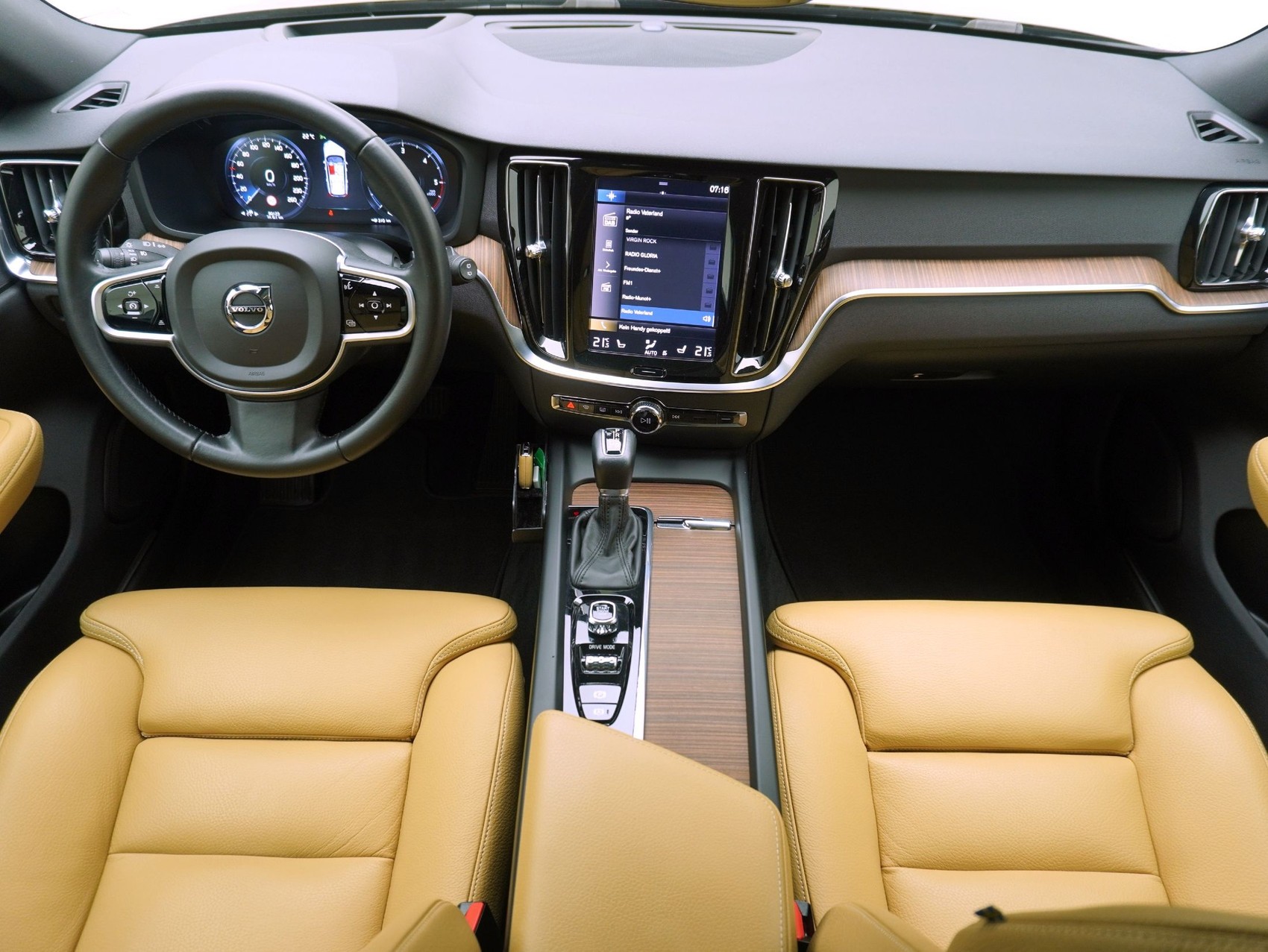 VOLVO V60 2.0 D4 Inscription-image-13