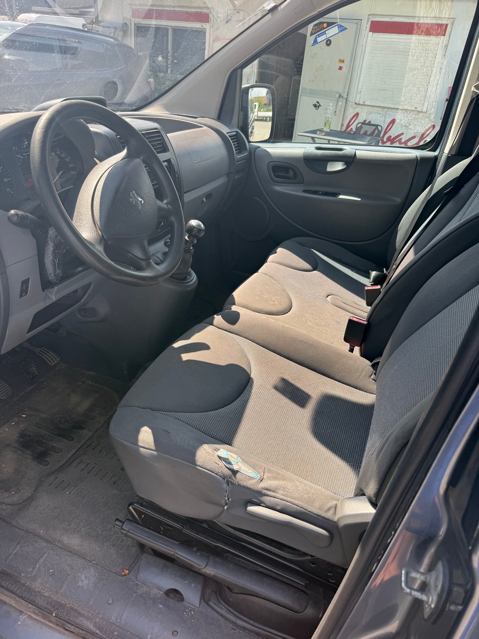PEUGEOT Expert Tepee 2.0 HDi Confort L1-image-9