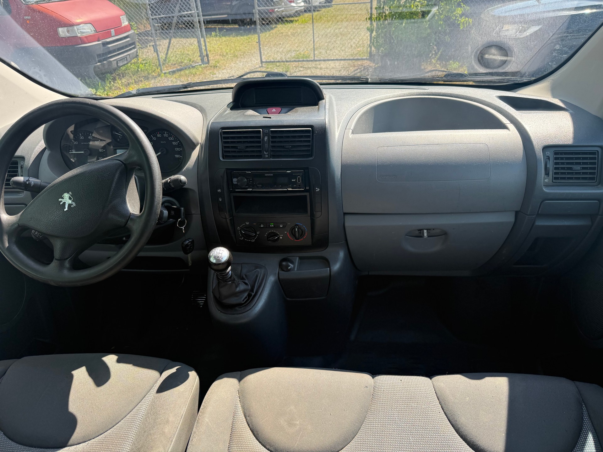 PEUGEOT Expert Tepee 2.0 HDi Confort L1-image-10