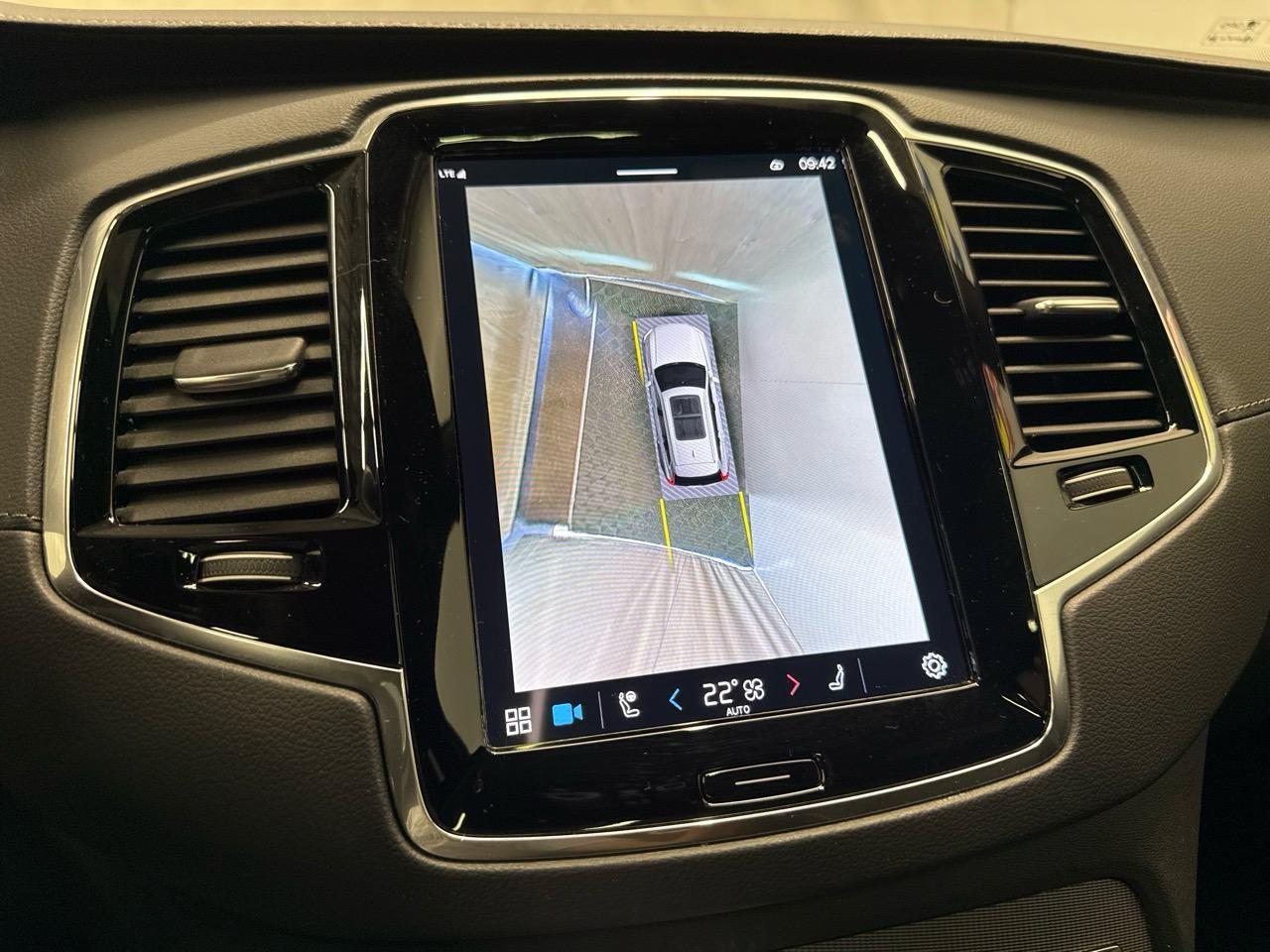 VOLVO XC90 B5 Diesel Mild Hybrid AWD Plus Dark Geartronic-image-10