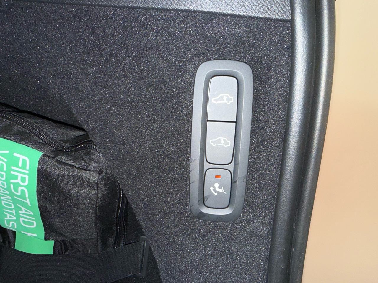 VOLVO XC90 B5 Diesel Mild Hybrid AWD Plus Dark Geartronic-image-15