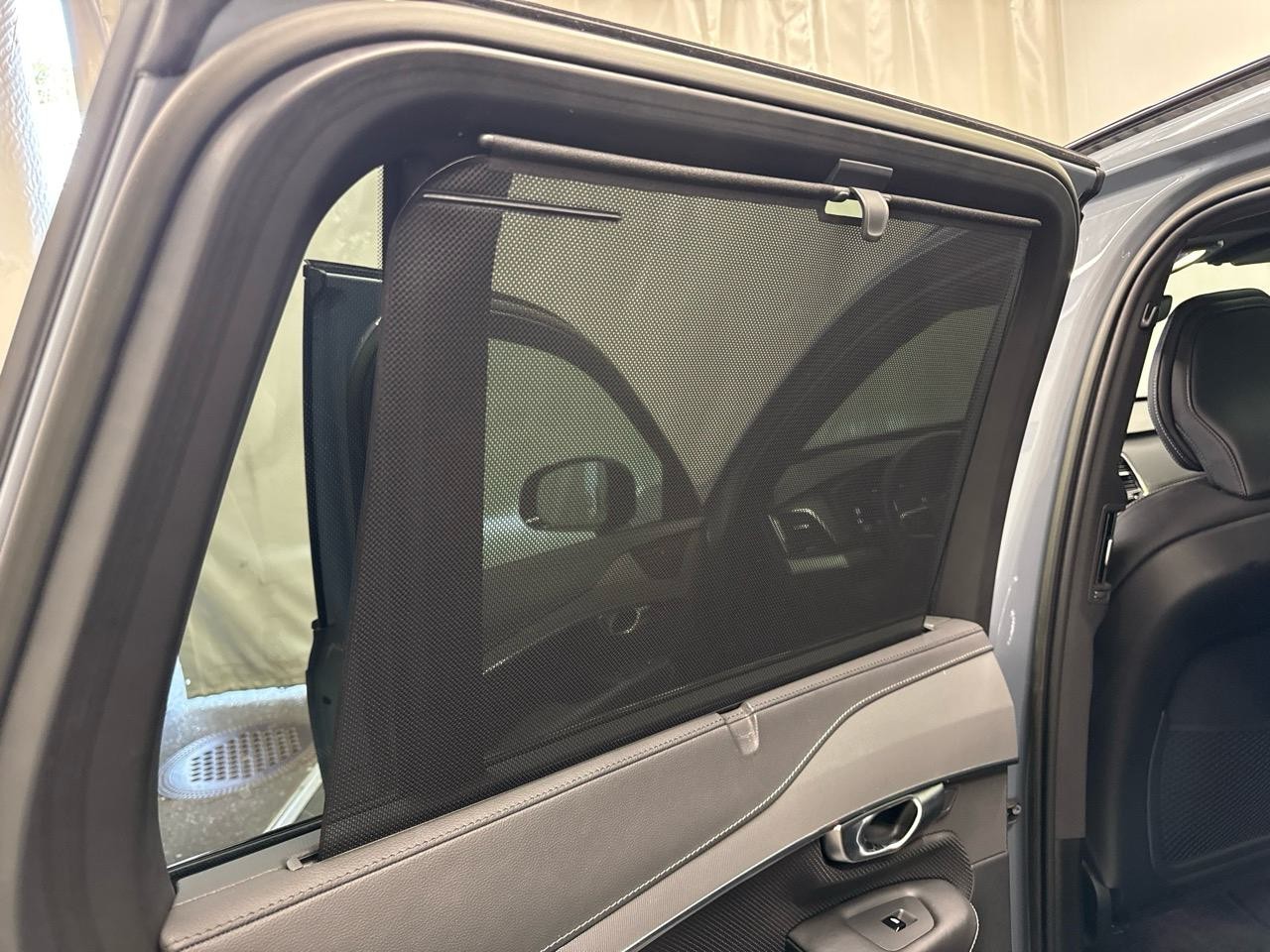 VOLVO XC90 B5 Diesel Mild Hybrid AWD Plus Dark Geartronic-image-13