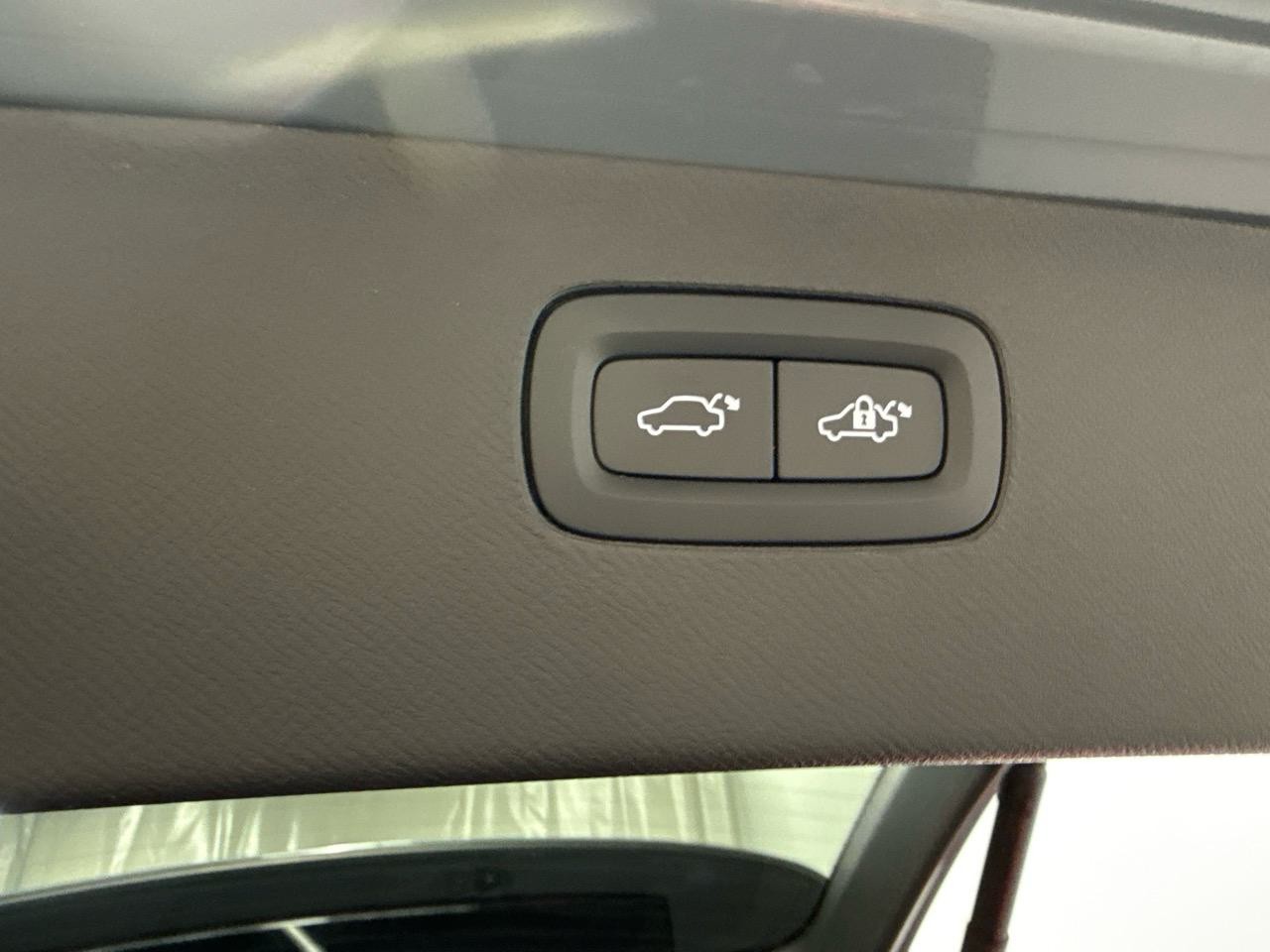 VOLVO XC90 B5 Diesel Mild Hybrid AWD Plus Dark Geartronic-image-14