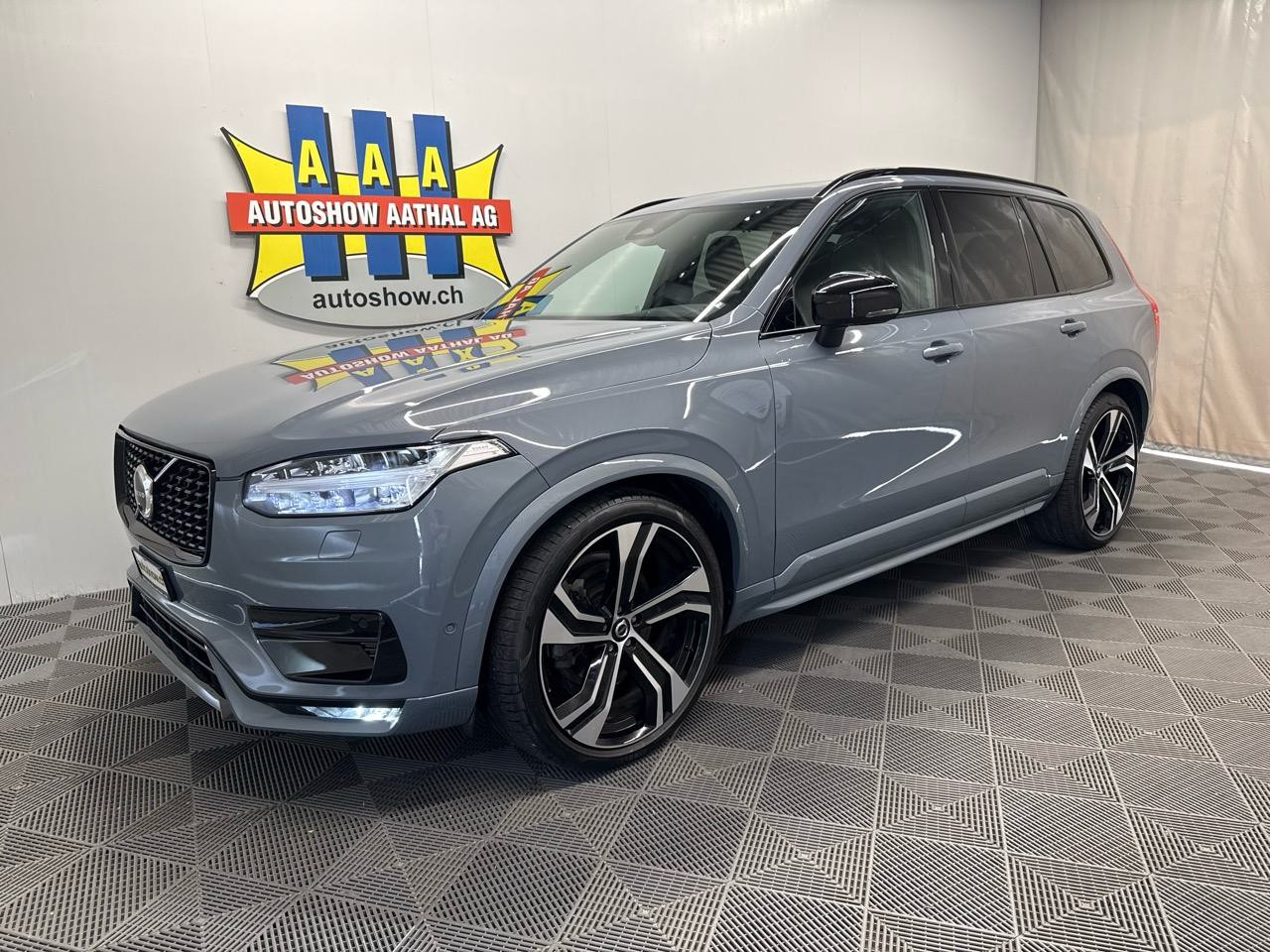 VOLVO XC90 B5 Diesel Mild Hybrid AWD Plus Dark Geartronic-image-0