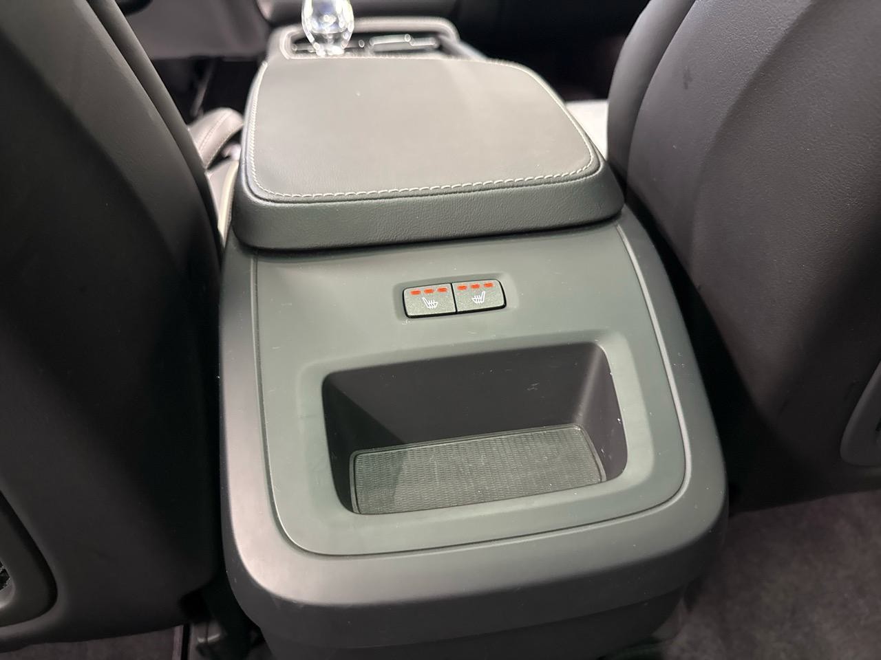 VOLVO XC90 B5 Diesel Mild Hybrid AWD Plus Dark Geartronic-image-12