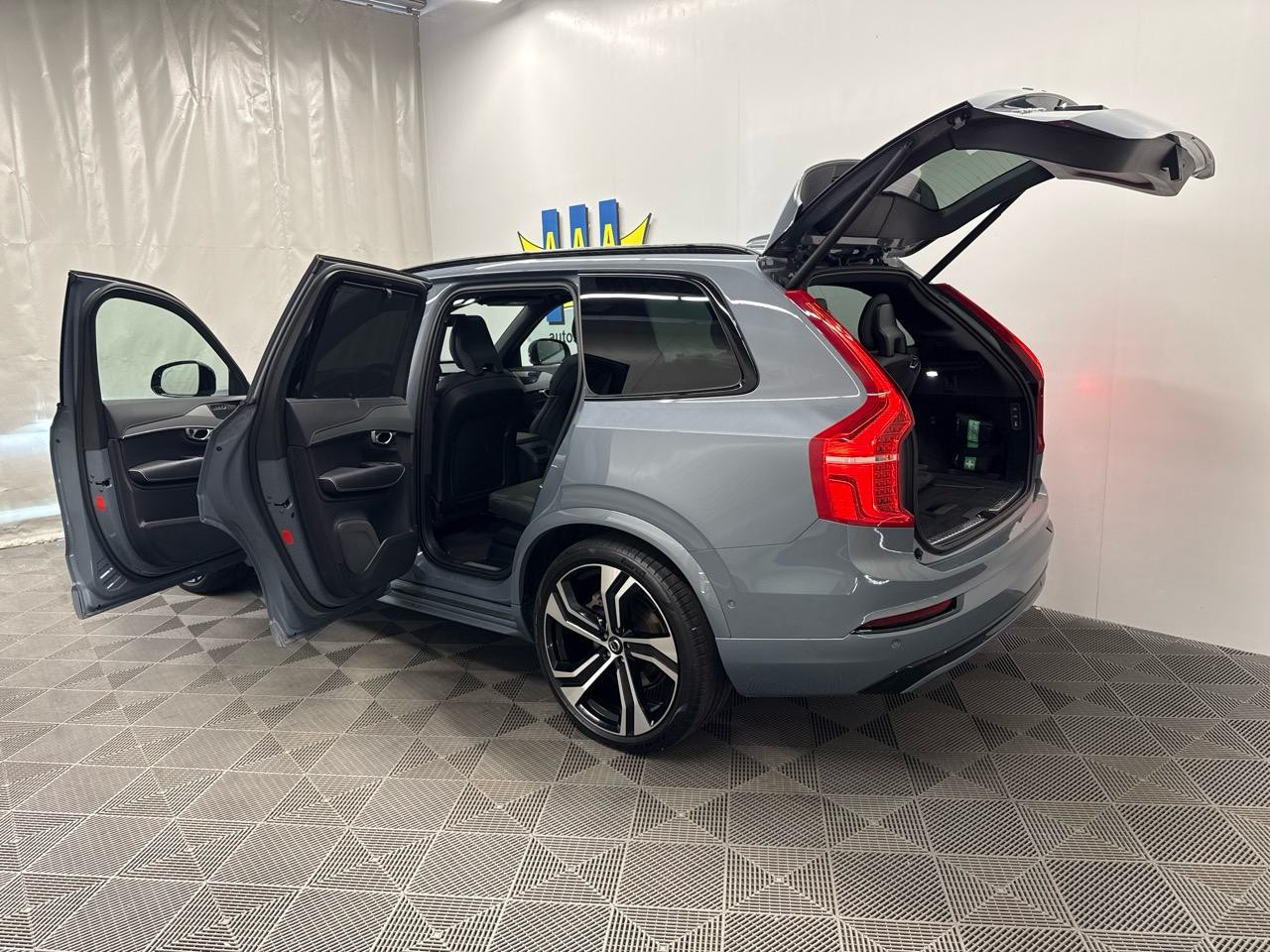 VOLVO XC90 B5 Diesel Mild Hybrid AWD Plus Dark Geartronic-image-16