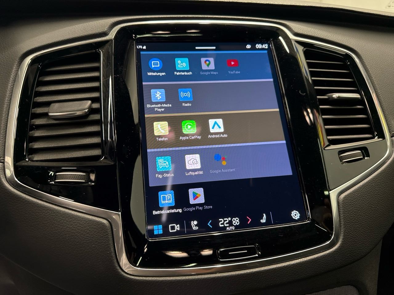 VOLVO XC90 B5 Diesel Mild Hybrid AWD Plus Dark Geartronic-image-8