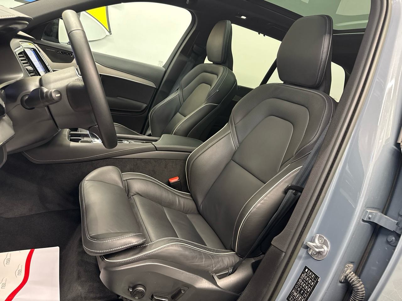 VOLVO XC90 B5 Diesel Mild Hybrid AWD Plus Dark Geartronic-image-3