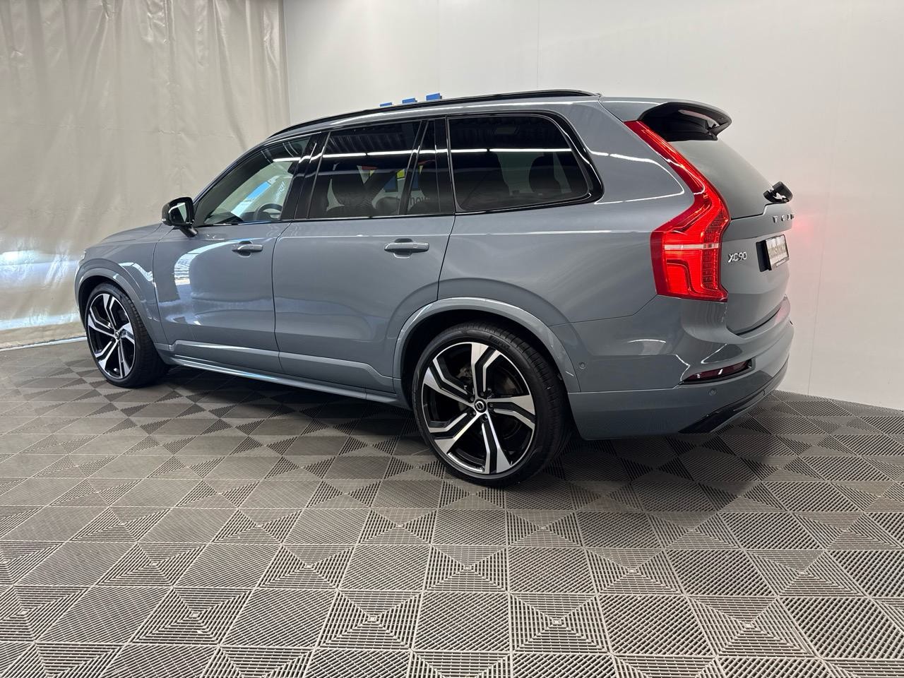 VOLVO XC90 B5 Diesel Mild Hybrid AWD Plus Dark Geartronic-image-1