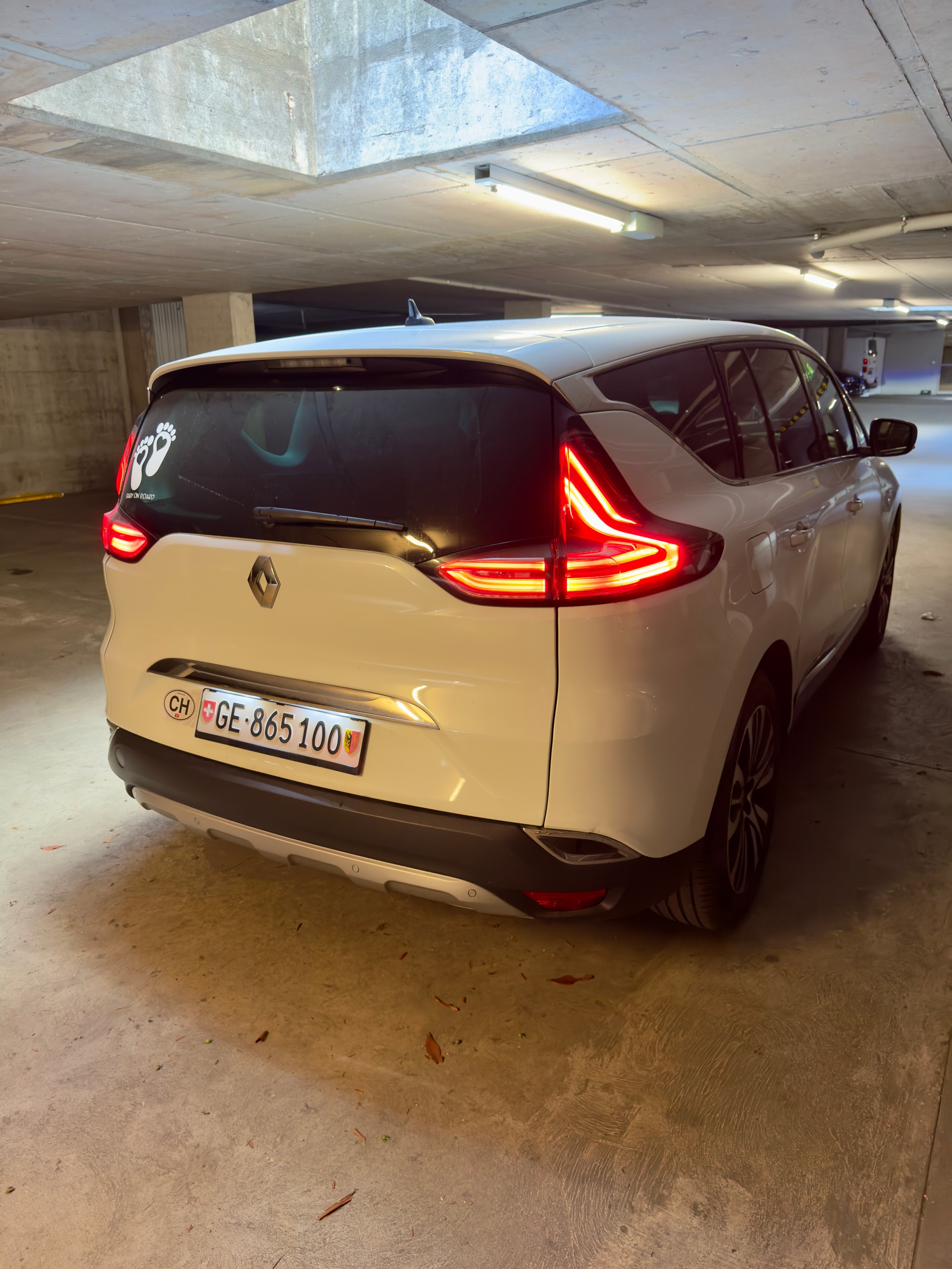 RENAULT 1.8 TCe 225 Initiale EDC-image-2