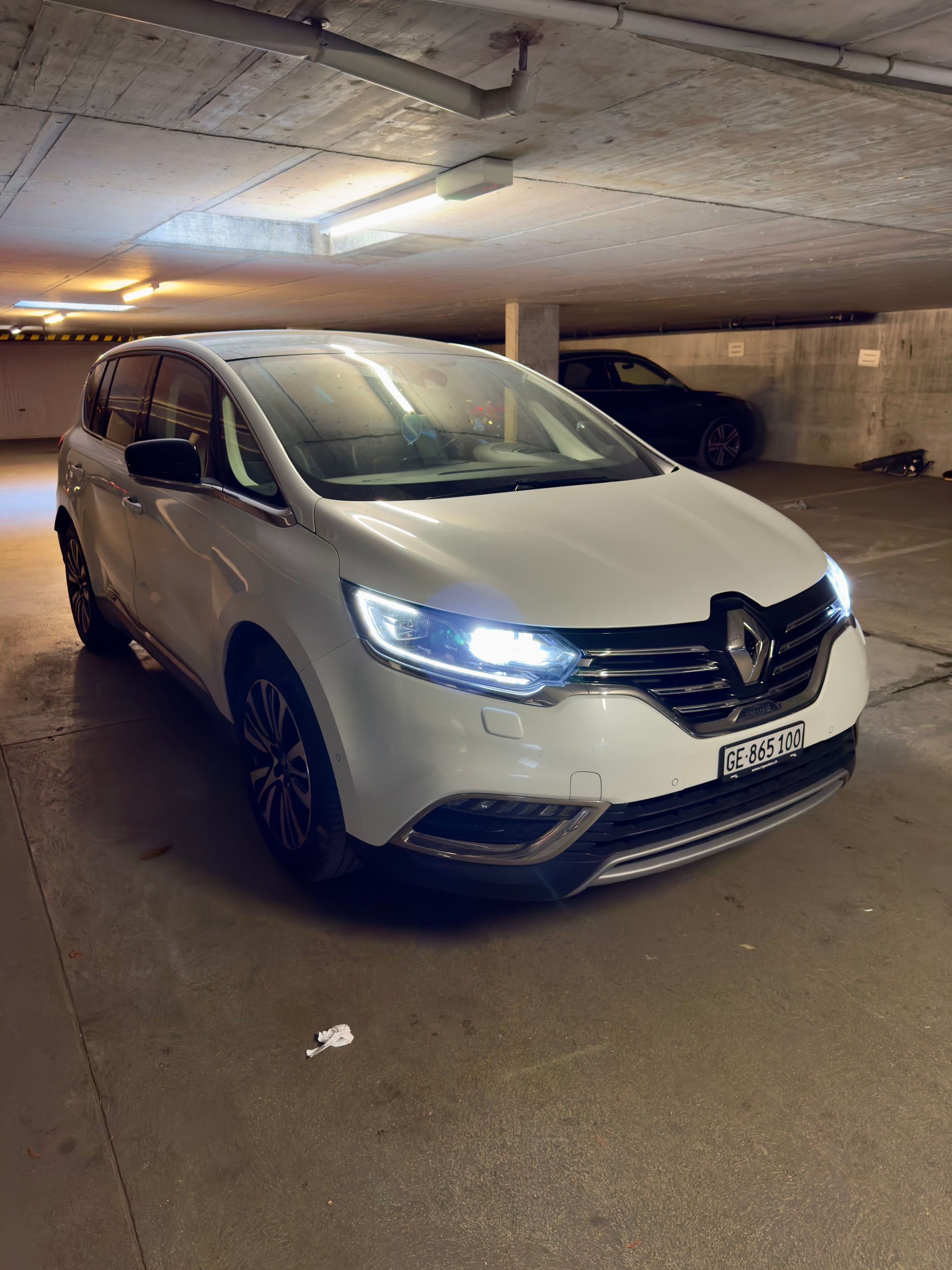 RENAULT 1.8 TCe 225 Initiale EDC-image-1