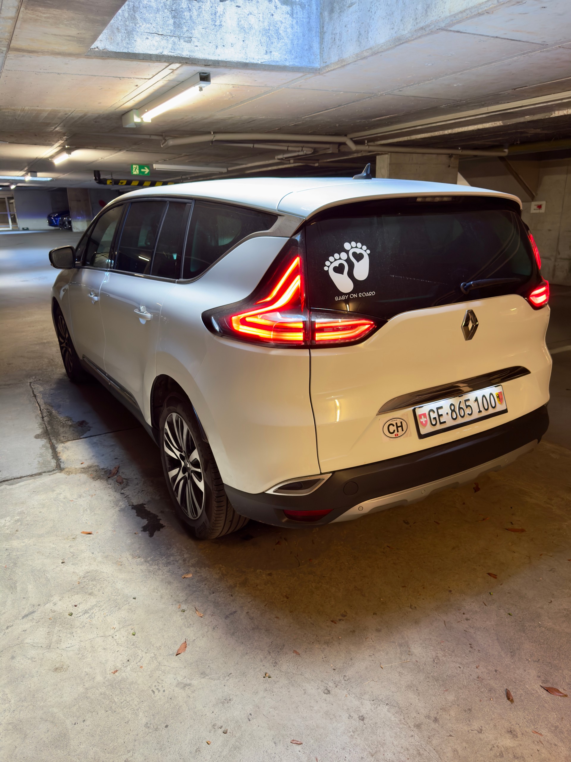 RENAULT 1.8 TCe 225 Initiale EDC-image-3