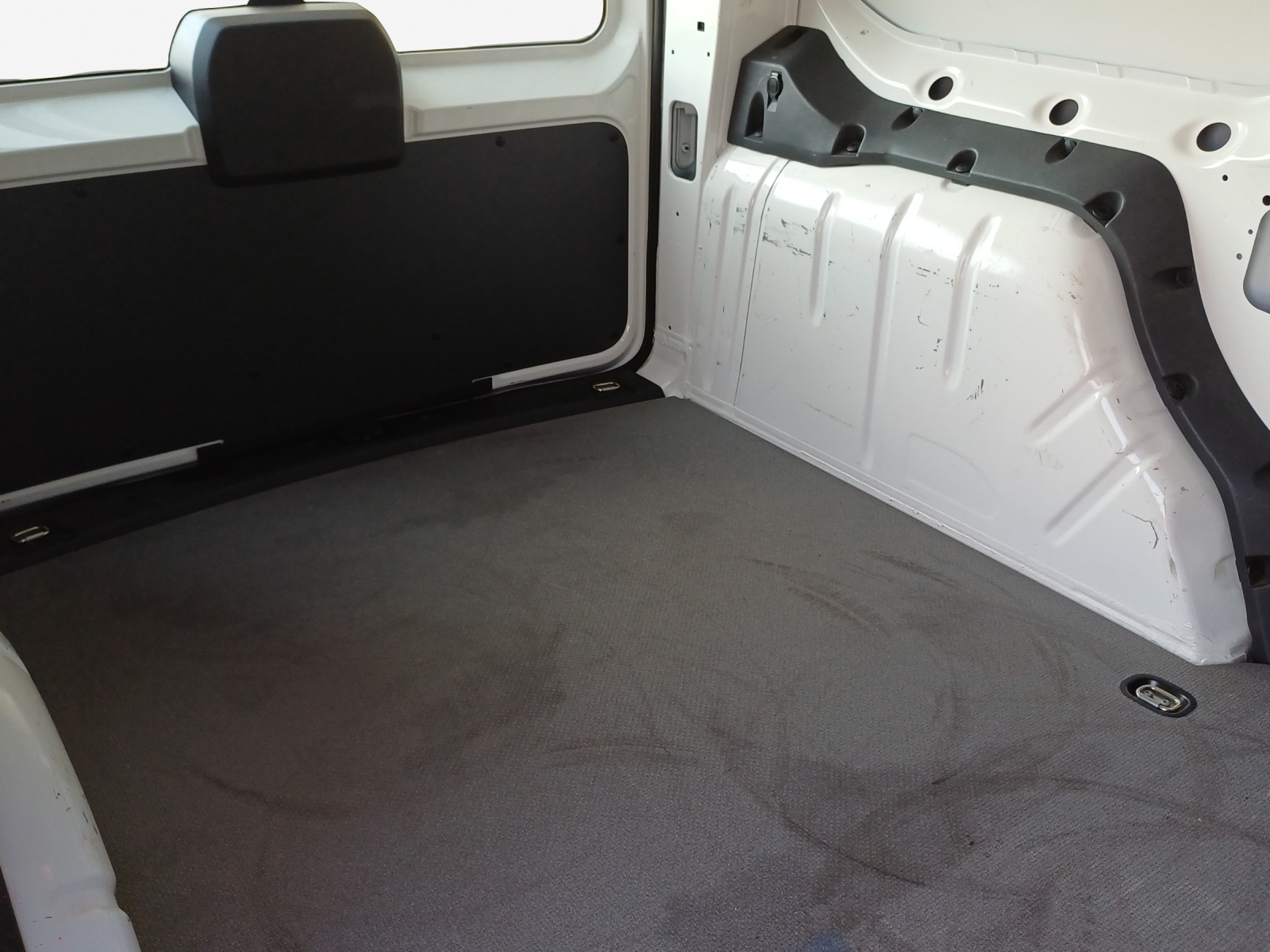 VW Caddy Cargo 2.0TDI Maxi-image-11
