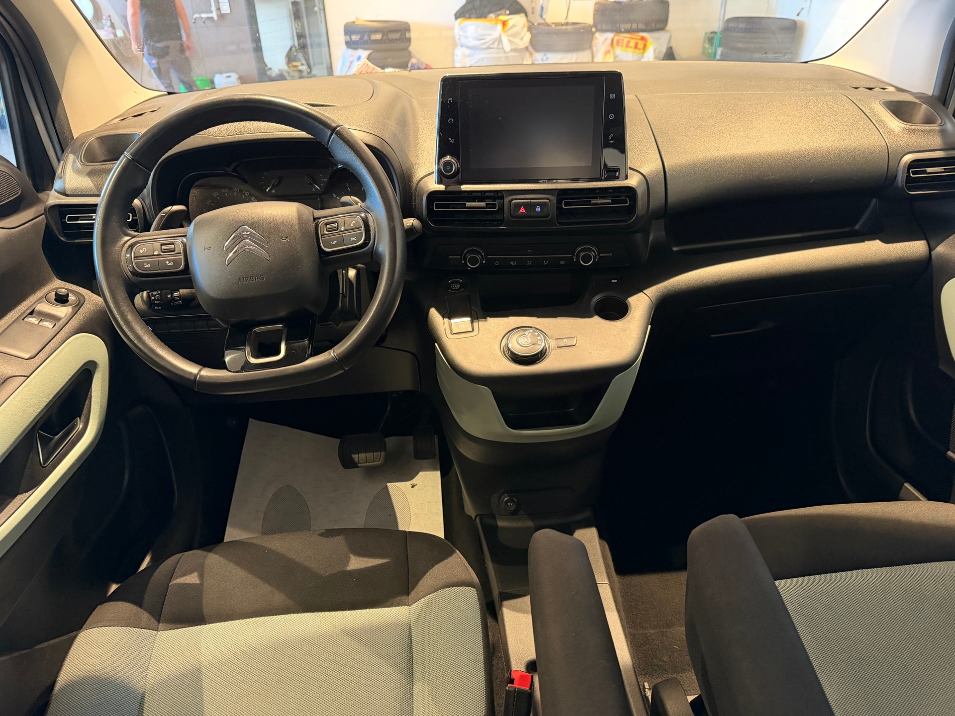 CITROEN Berlingo 1.2 PureTech 130 Swiss Edition-image-9
