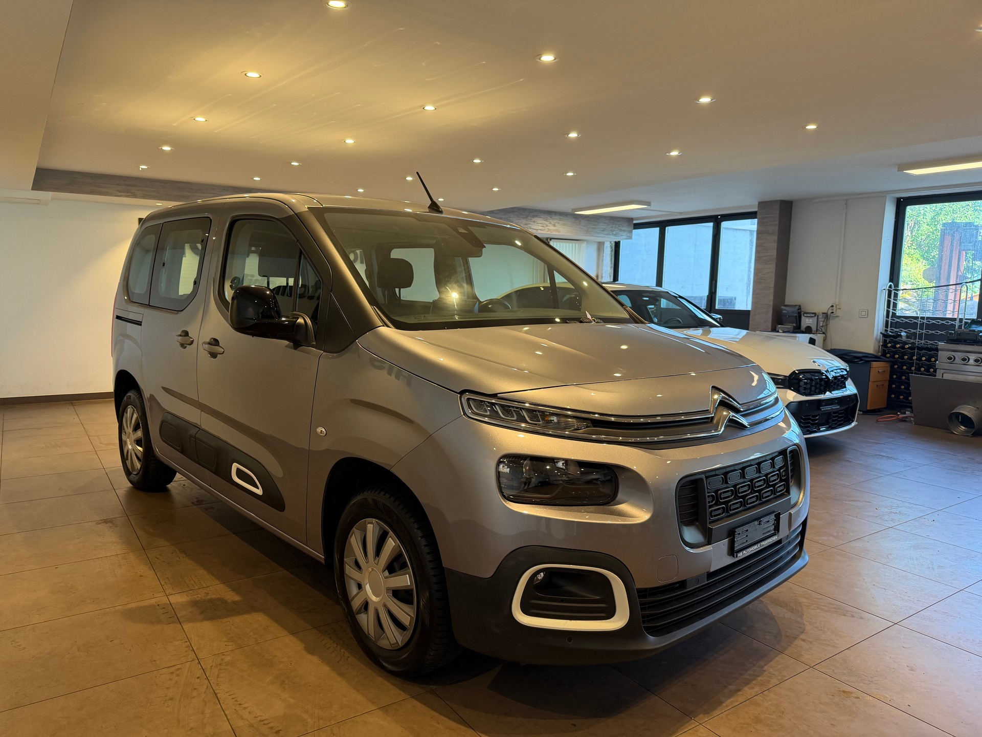 CITROEN Berlingo 1.2 PureTech 130 Swiss Edition-image-3