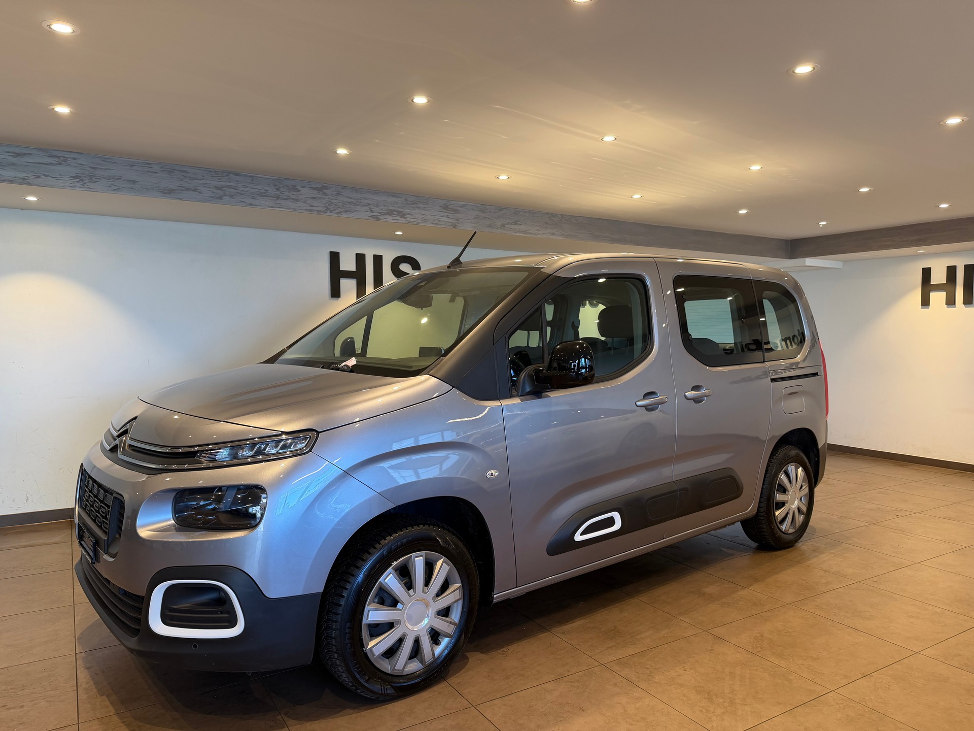 CITROEN Berlingo 1.2 PureTech 130 Swiss Edition-image-1