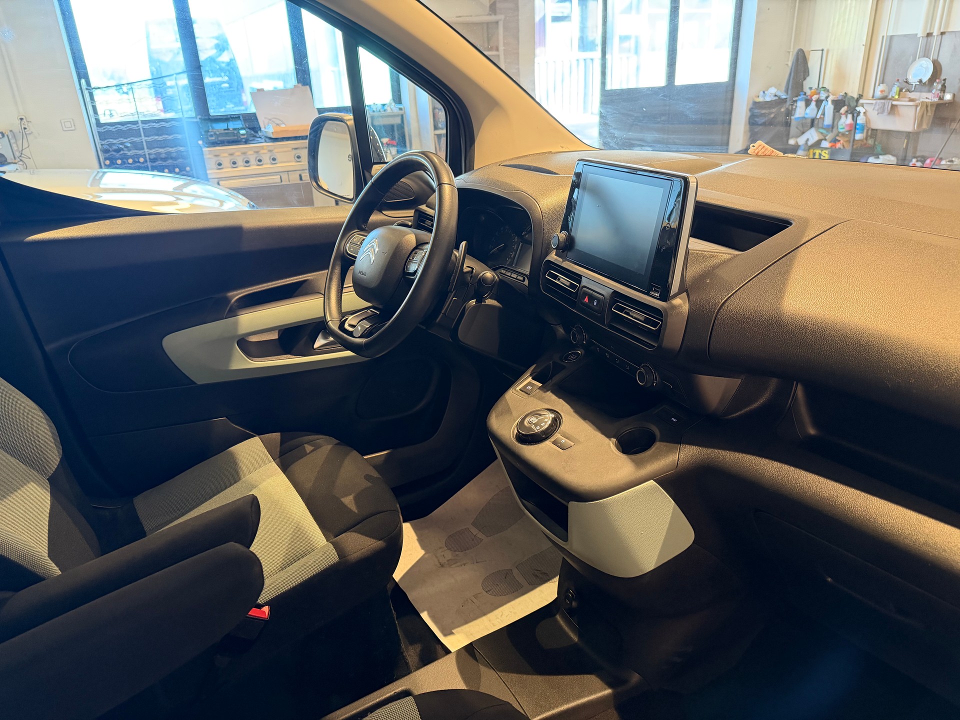 CITROEN Berlingo 1.2 PureTech 130 Swiss Edition-image-7