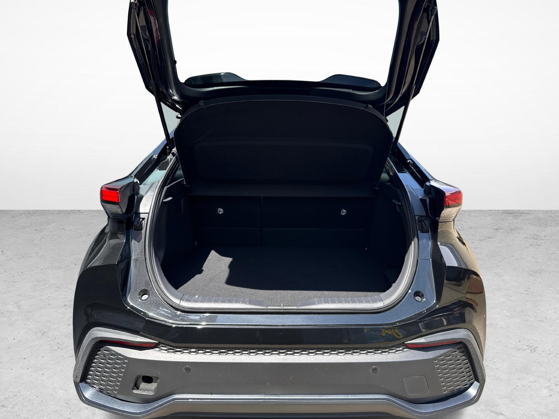 TOYOTA C-HR 2.0 PHEV Swiss Edition-image-11