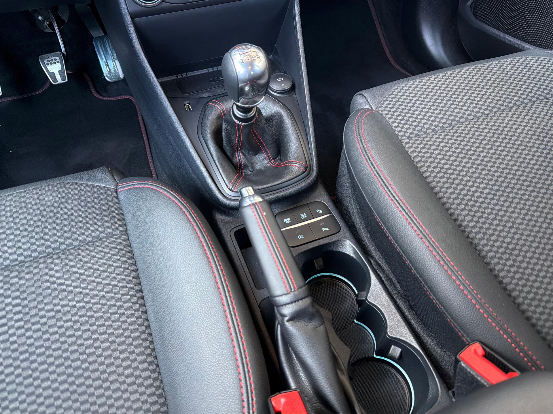 FORD Fiesta 1.0 EcoB Hybrid ST-Line X-image-11