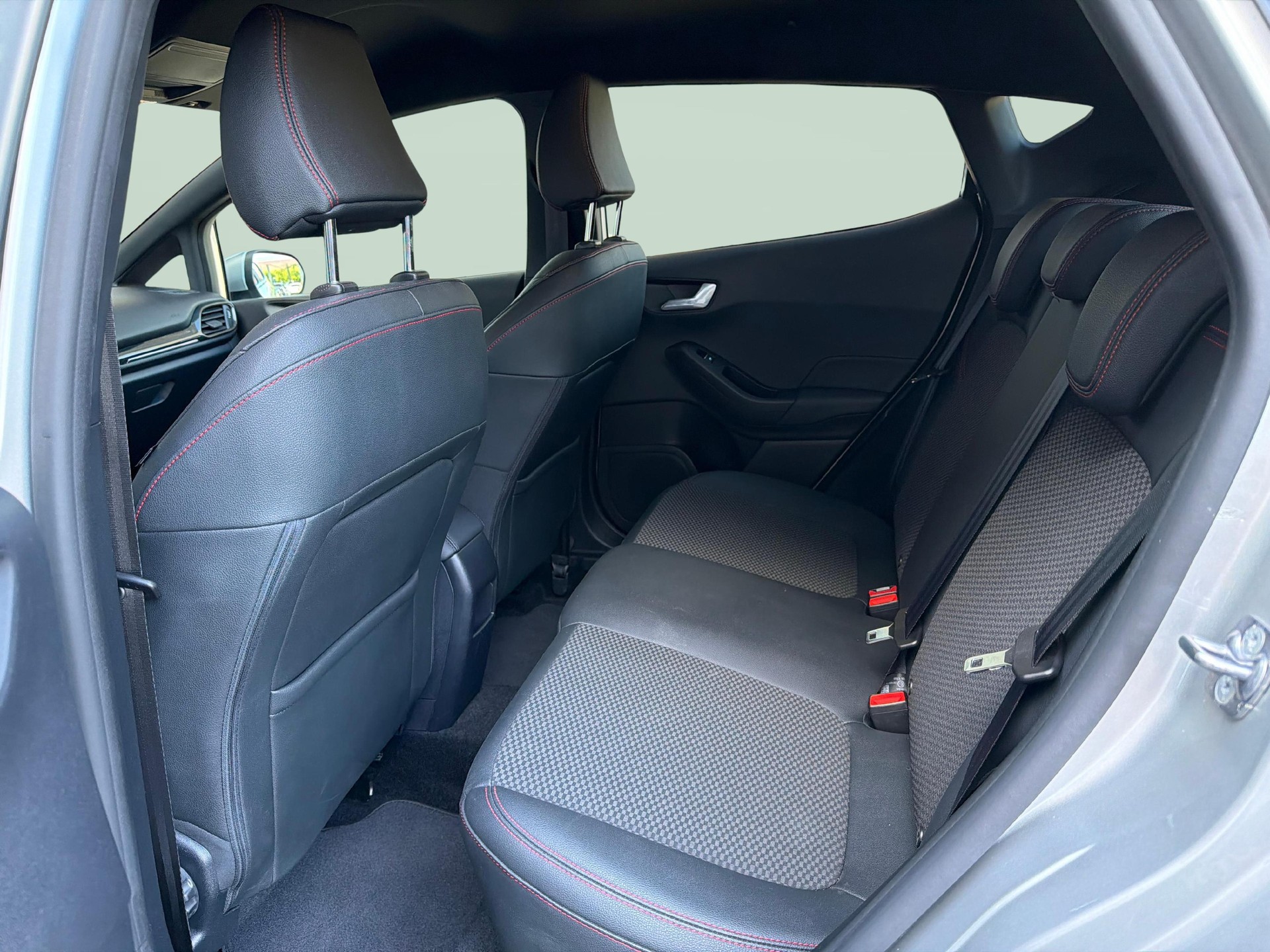 FORD Fiesta 1.0 EcoB Hybrid ST-Line X-image-10