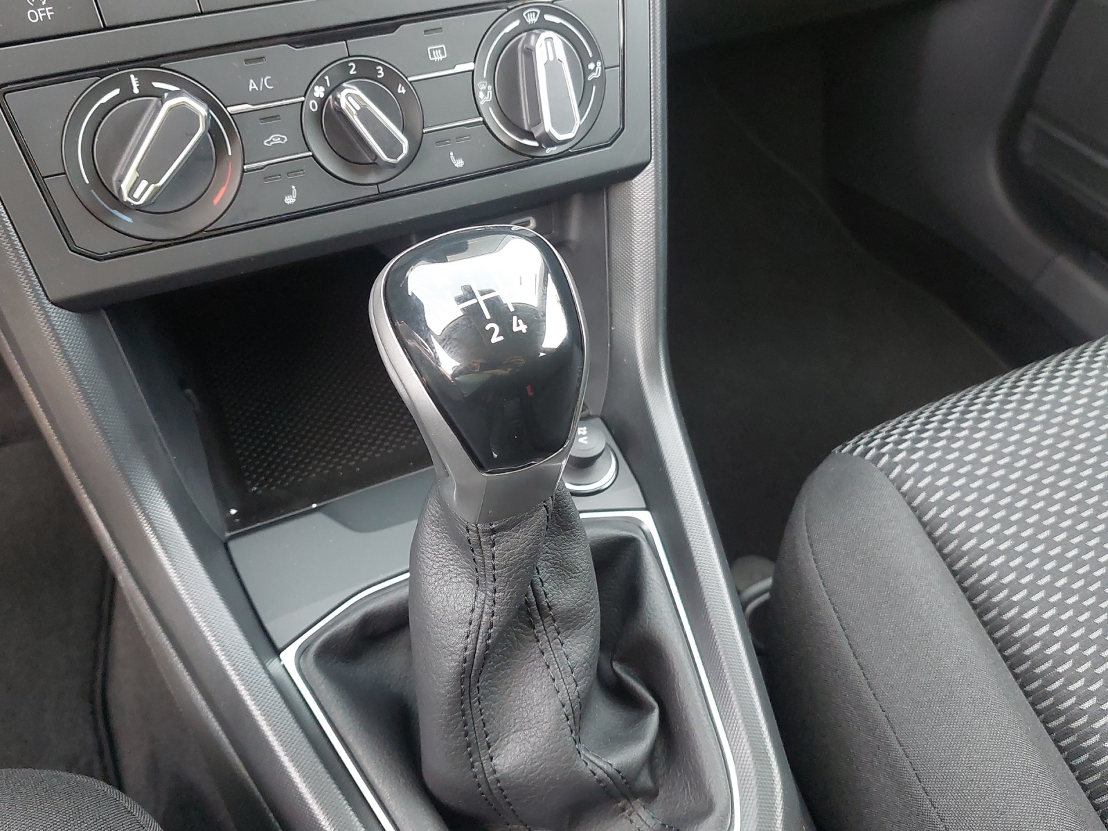 VW T-Cross 1.0 TSI Trend-image-14